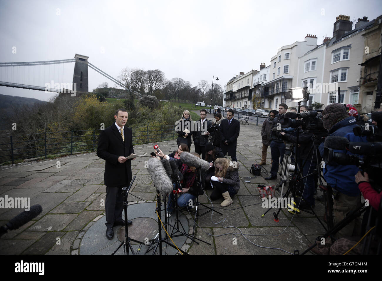 Avon e Somerset polizia DCI Simon Crisp parla ai media vicino Avon Gorge a Bristol, dove ha annunciato la scoperta dei corpi di madre mancante Charlotte Bevan e la sua bambina neonato Zaani Tiana Bevan Malbrouck. Foto Stock