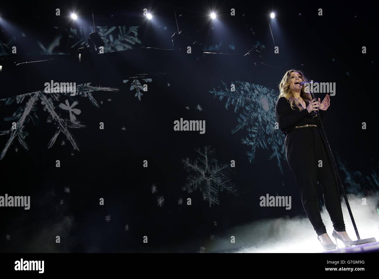 L'ESCLUSIVA Ella Henderson vive sul palco durante il Capital FM Jingle Bell Ball 2014 tenutosi presso la O2 Arena di Londra Foto Stock