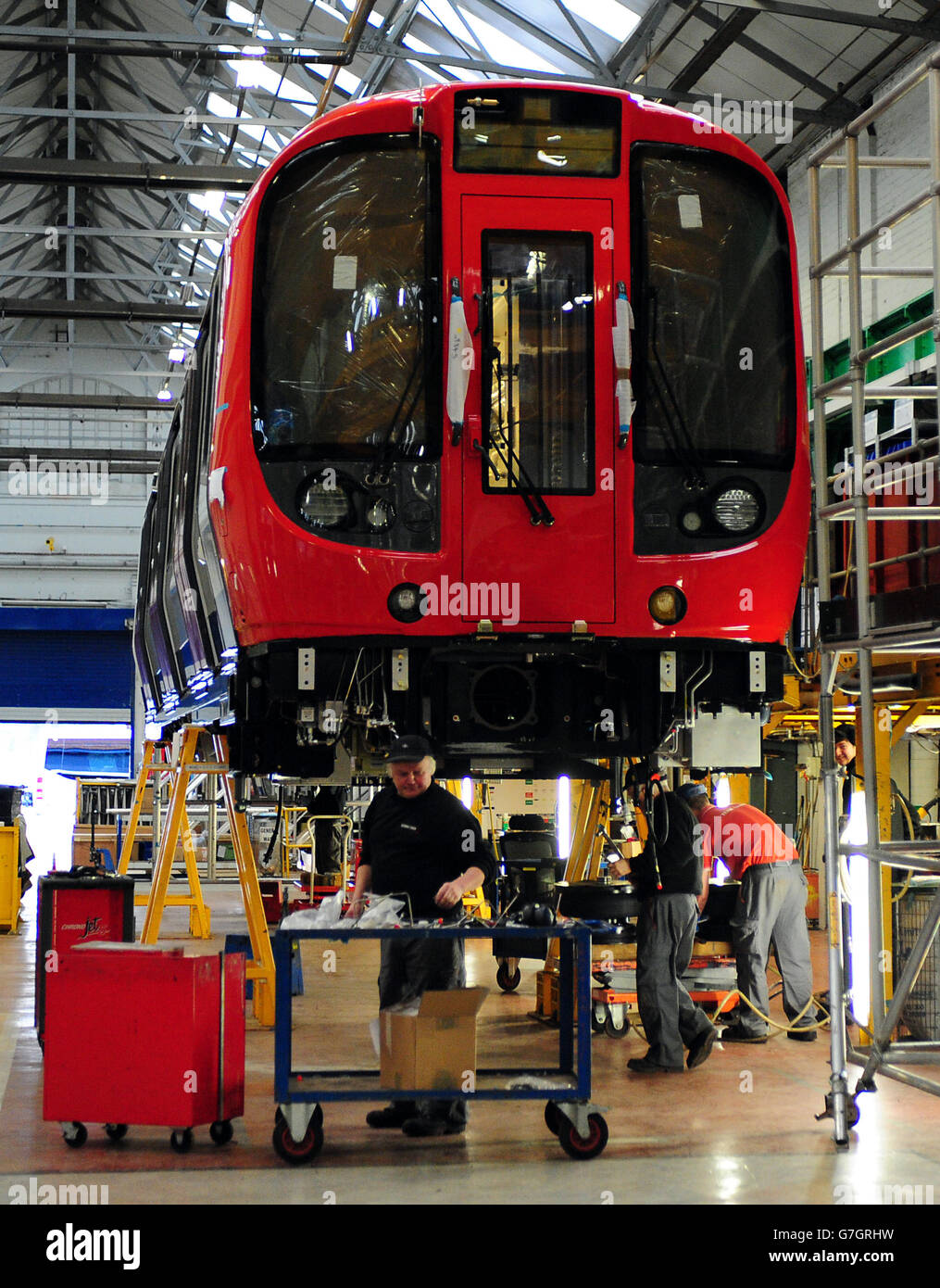 Una visione generale di uno dei nuovi treni metropolitani della District Line prodotti da Bombardier a Derby. Foto Stock