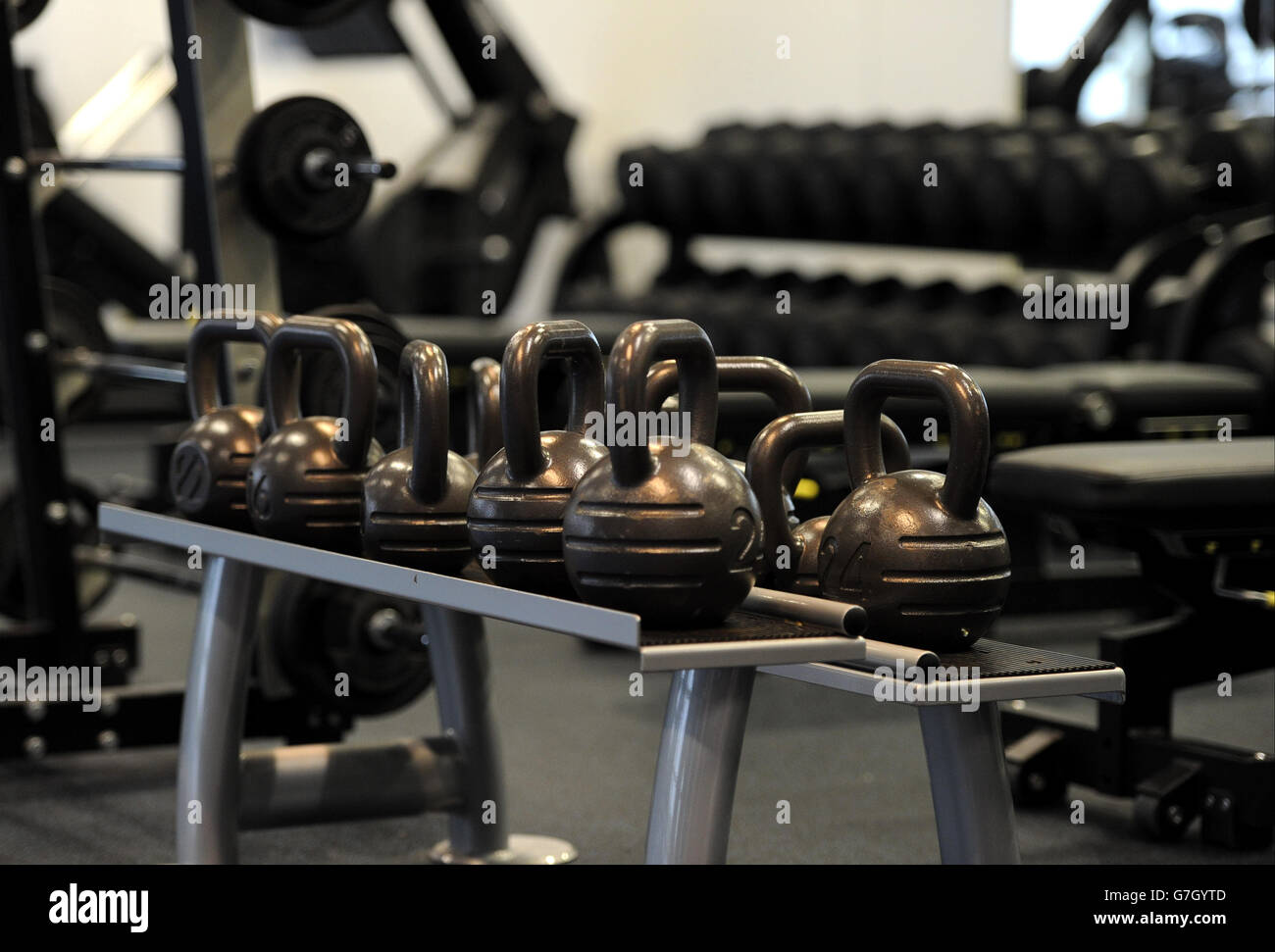 Una vista generale delle attrezzature da palestra nella palestra utilizzata dalla squadra di calcio inglese per allenarsi, a St. George's Park, Burton-upon-Trent. Foto Stock