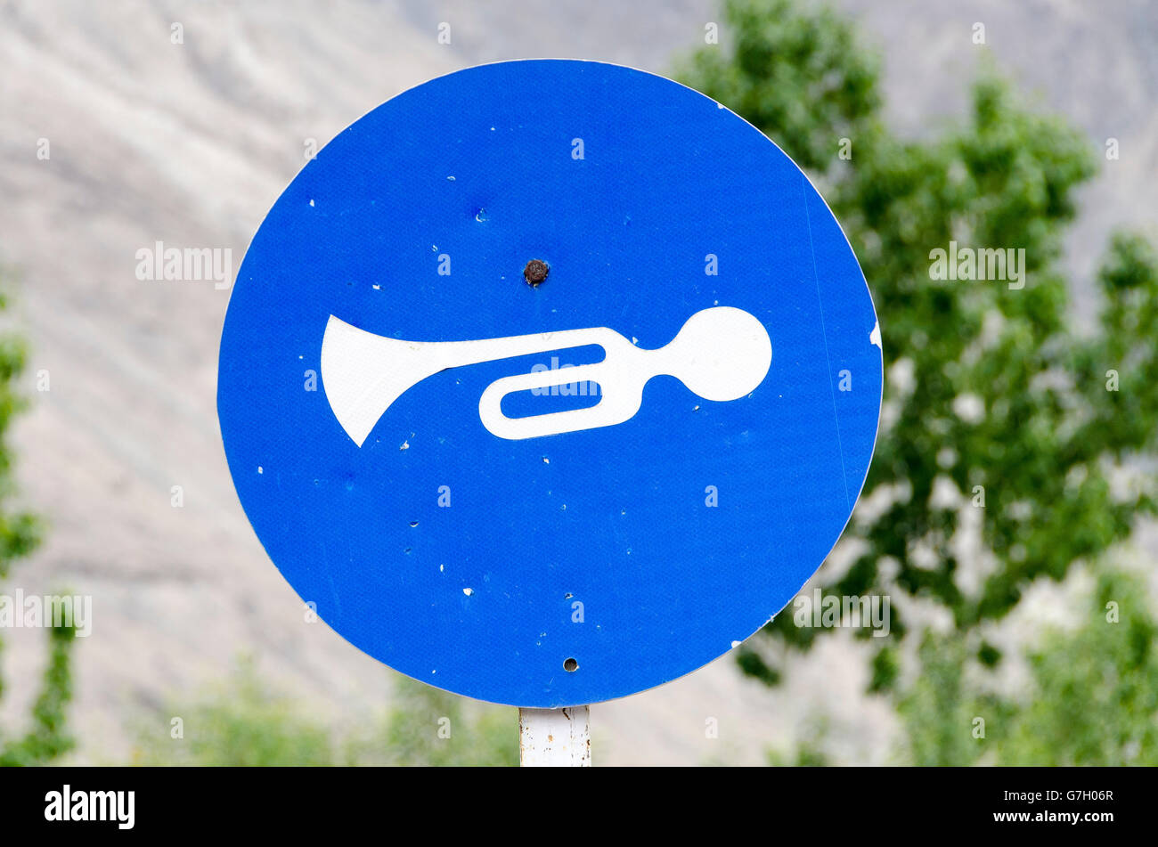 Avvisatore acustico segno, Nubra Valley, vicino a Leh, Ladakh, Jammu e Kashmir India Foto Stock