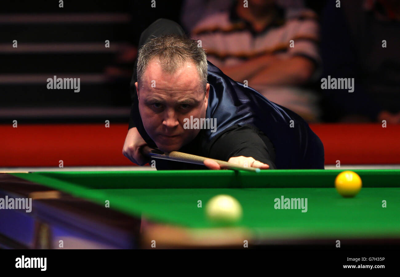 John Higgins durante il Coral UK Championship 2014 al Barbican Center di York. PREMERE ASSOCIAZIONE foto. Data foto: Mercoledì 3 dicembre 2014. Vedi la storia della Pennsylvania SNOOKER York. Il credito fotografico deve essere: Simon Cooper/filo PA Foto Stock