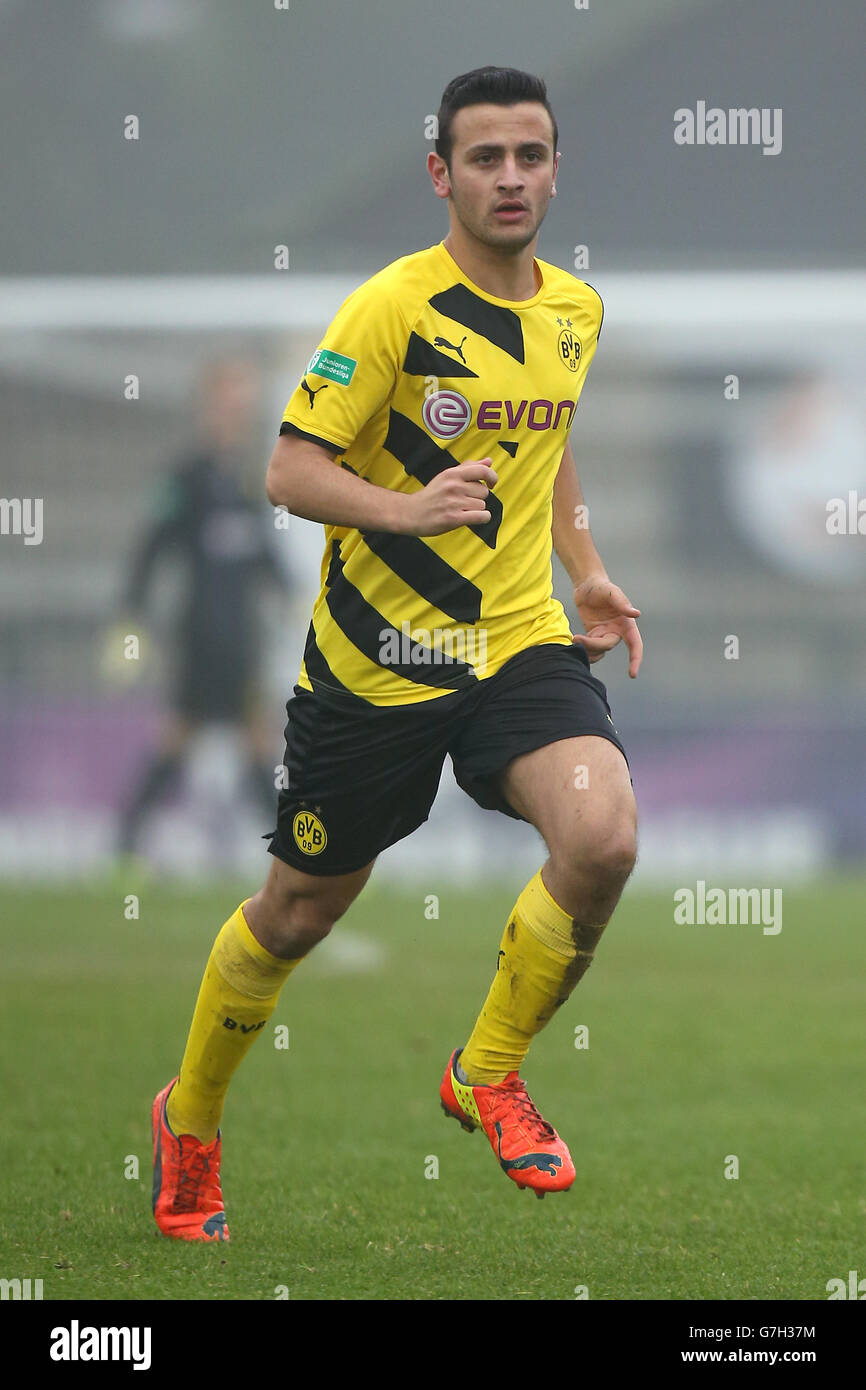 Calcio - UEFA Youth League - Gruppo D - Arsenal v Borussia Dortmund - Borehamwood. Mehmet Alp jurt, Borussia Dortmund. Foto Stock