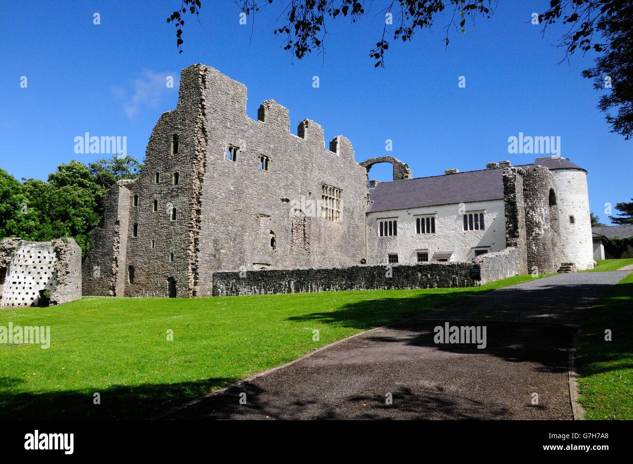 Oxwich Castle fortificato Tudor Manor House Penisola di Gower Galles Foto Stock