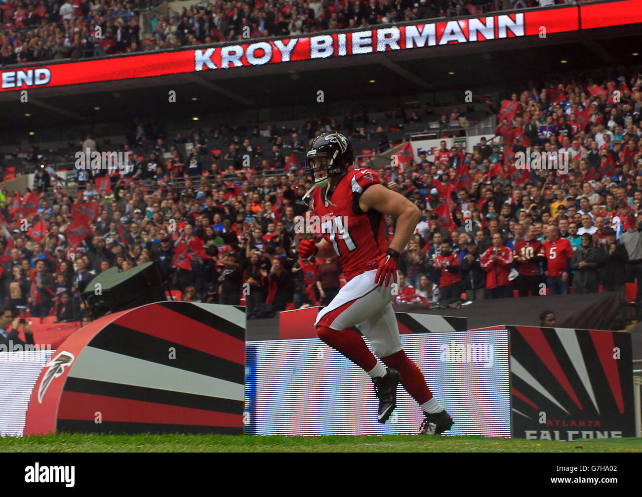 Calcio americano - NFL International Series 2014 - Detroit Lions contro Atlanta Falcons - Wembley Stadium. Kroy Biermann, l'estremità difensiva di Atlanta Falcons Foto Stock