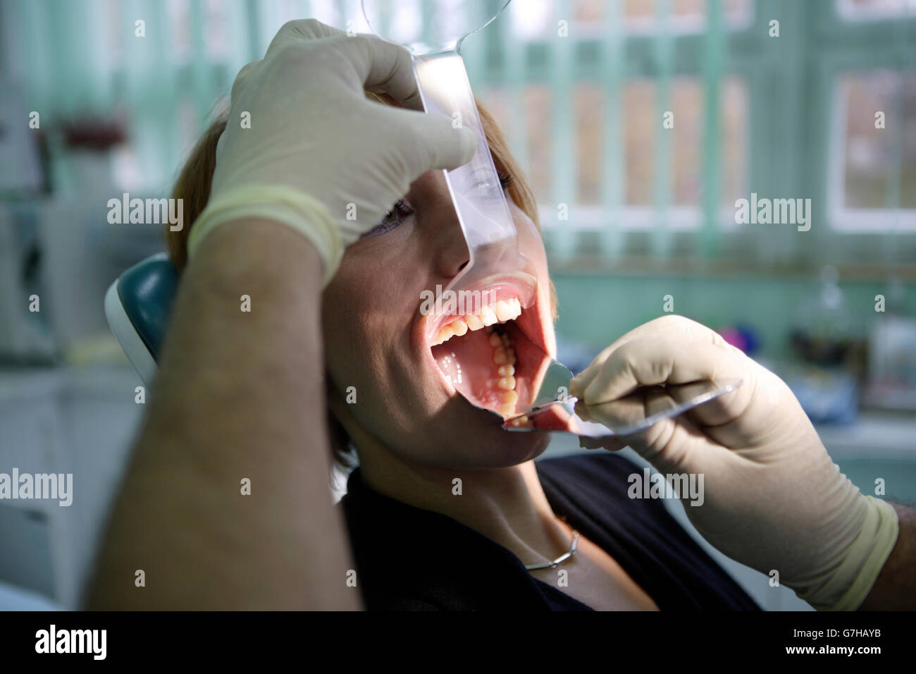 Donna, 39 anni, esame dentale, chirurgia dentale Foto Stock