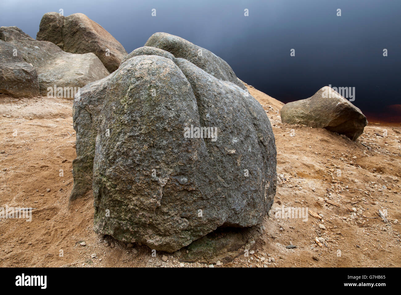 Rocce di granito a Talsperre Oderteich serbatoio, Parco Nazionale di Harz, Alto Harz, Bassa Sassonia, PublicGround Foto Stock