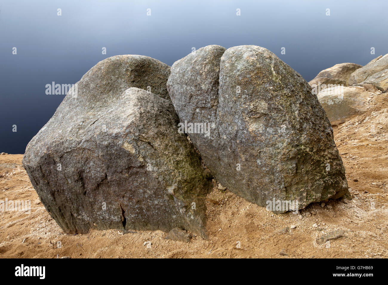 Rocce di granito a Talsperre Oderteich serbatoio, Parco Nazionale di Harz, Alto Harz, Bassa Sassonia, PublicGround Foto Stock