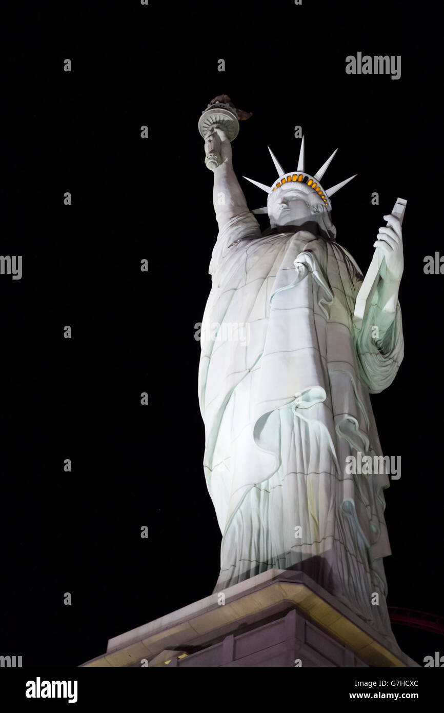 La statua della libertà in Las Vegas di notte. Foto Stock