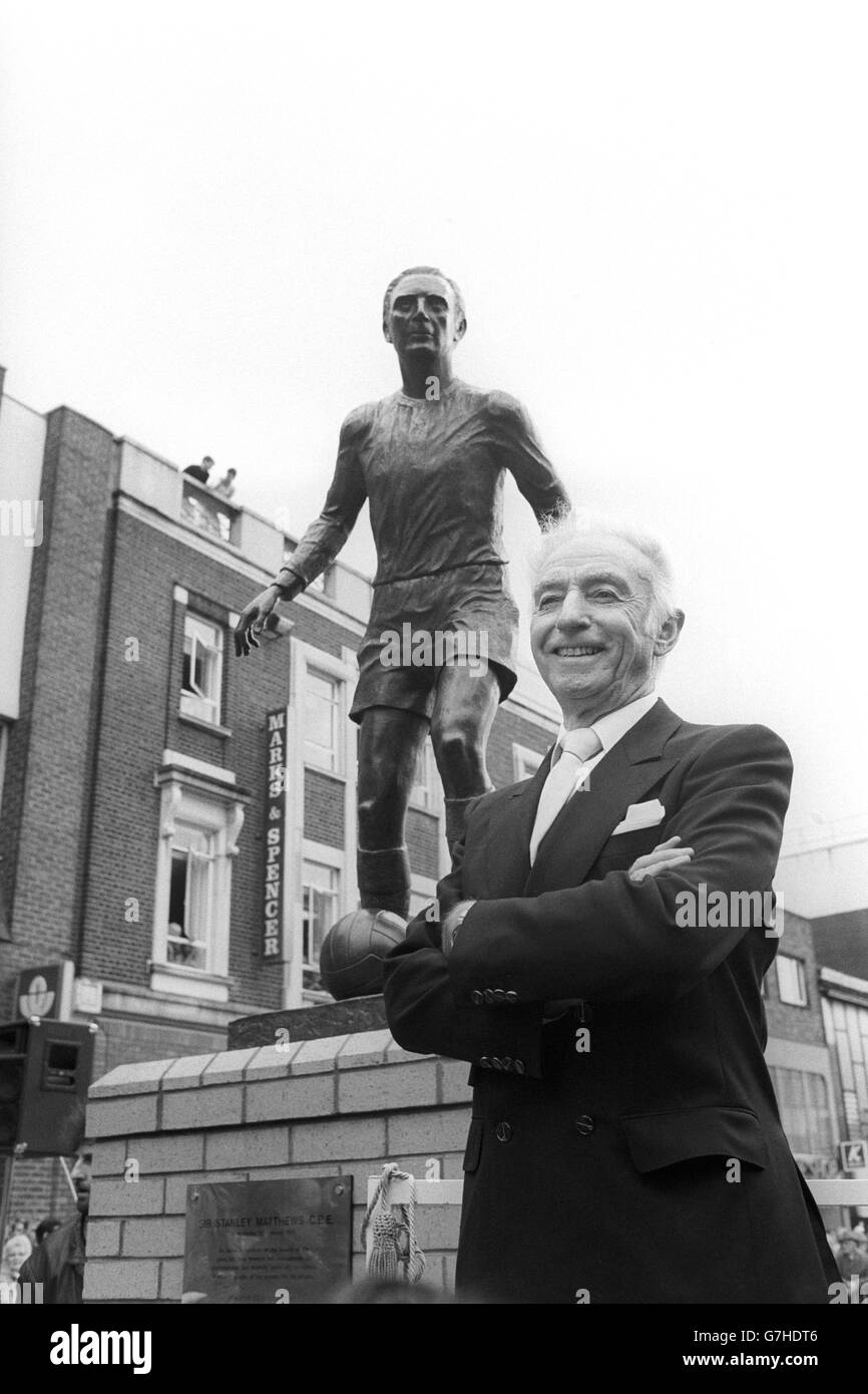 Calcio - Sir Stanley Matthews statua - Hanley, Stoke Foto Stock