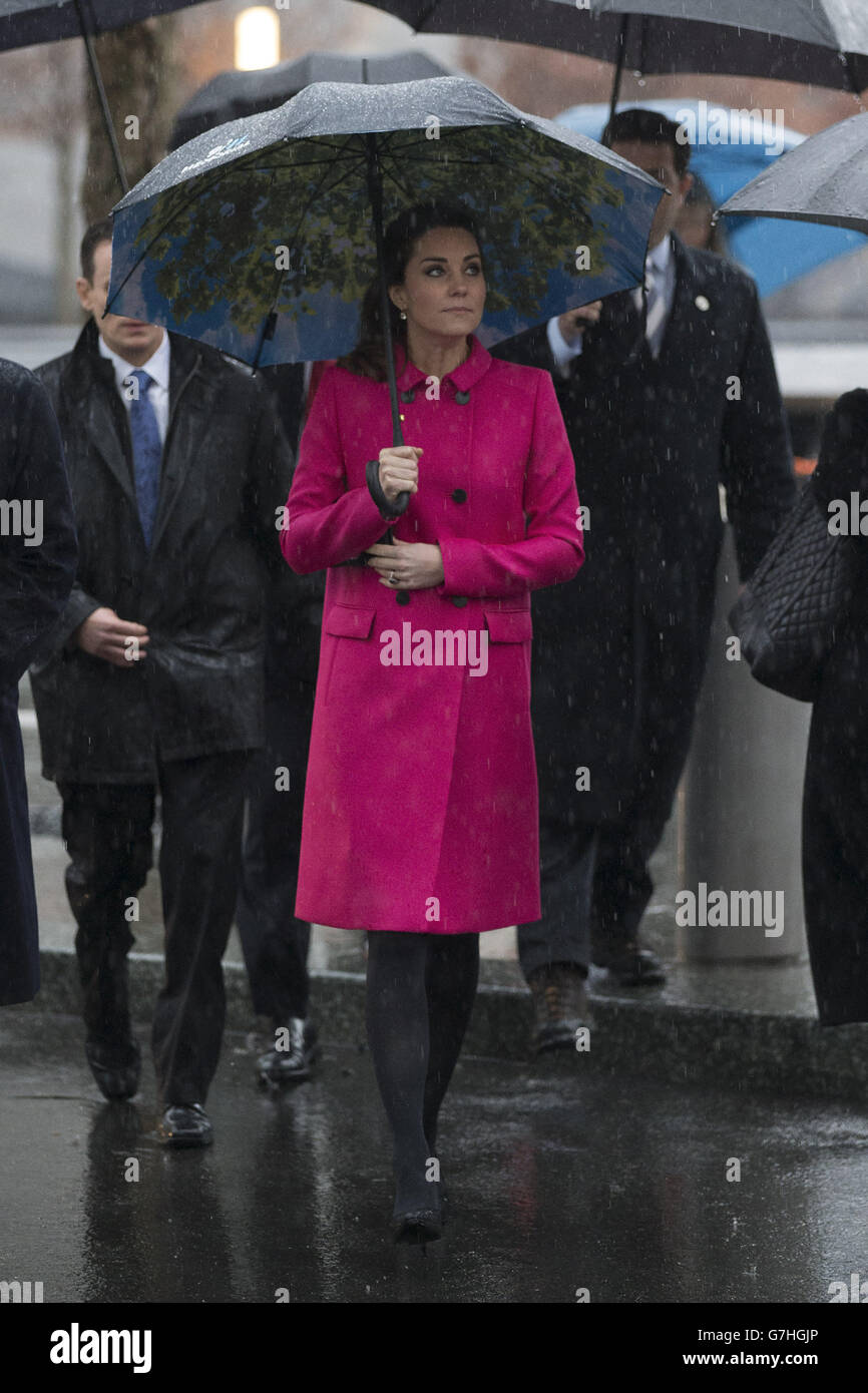 La Duchessa di Cambridge durante una visita al National September 11 Memorial Museum di New York durante una visita negli Stati Uniti. Foto Stock