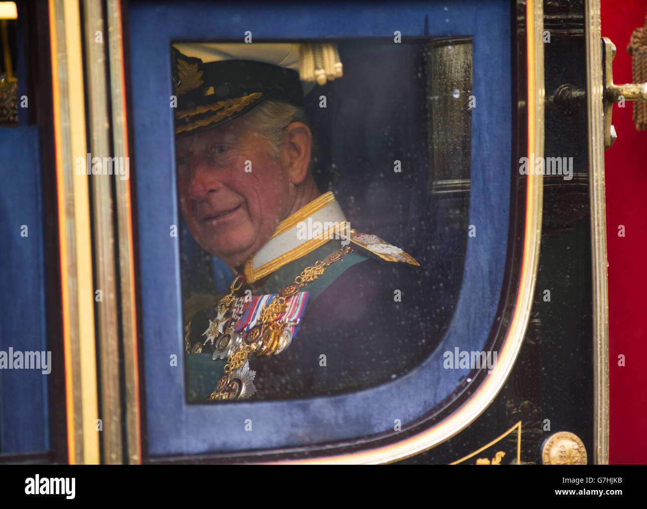 Charles, Principe di Galles di lasciare la piazza del Parlamento in un pullman dopo aver partecipato al 2016 Apertura della condizione del Parlamento a Londra, Regno Unito Foto Stock