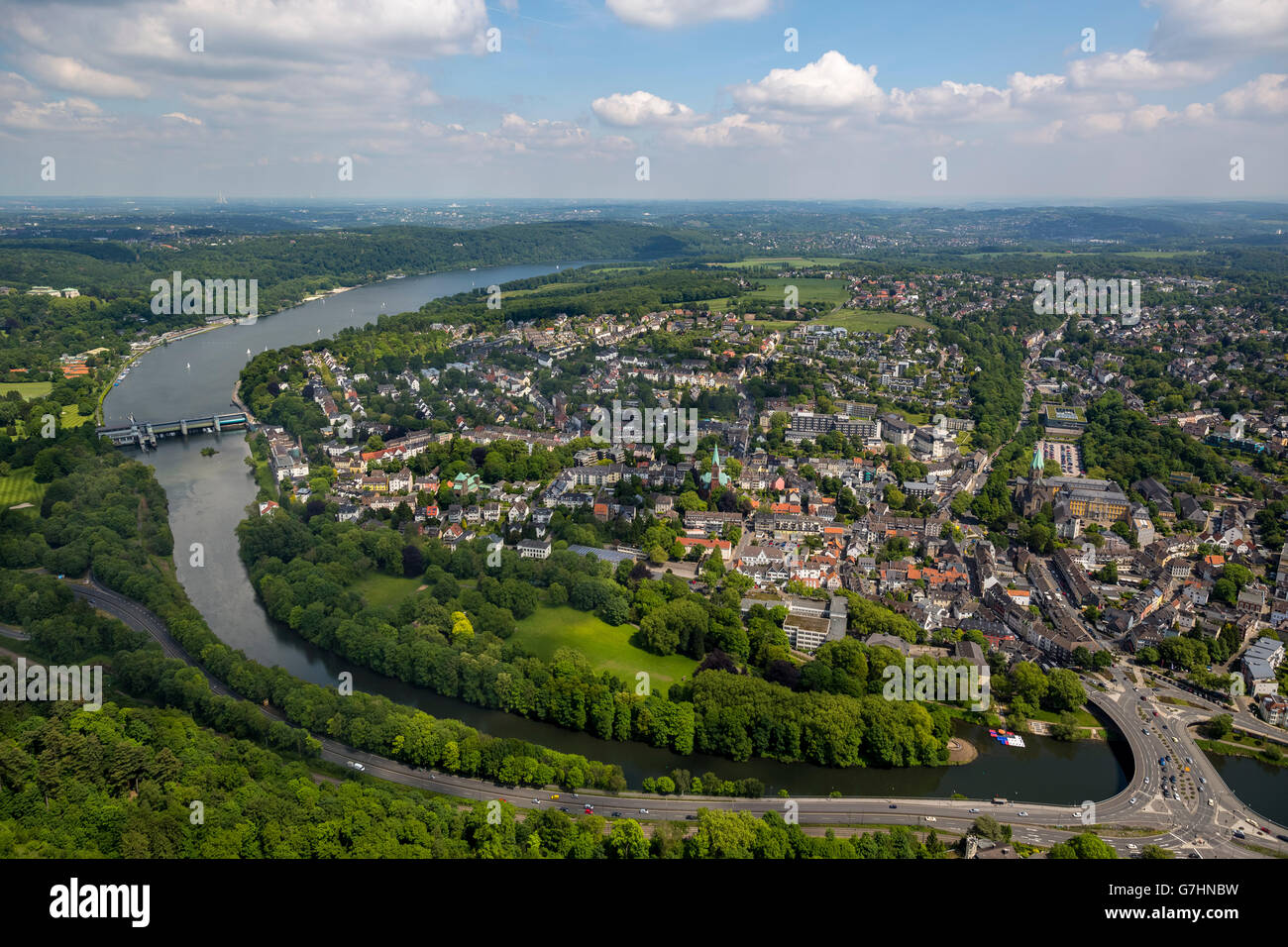 Vista aerea, panoramica su Essen-Werden con la scuola Folkwang in Essen-Werden, Essen-Werden, Essen, Ruhr,della Renania settentrionale-Vestfalia Foto Stock