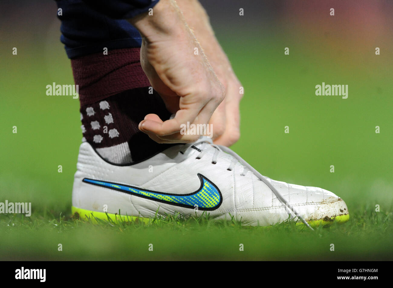 Dettaglio di un giocatore West Ham United con Nike bianca scarpe da calcio  Foto stock - Alamy