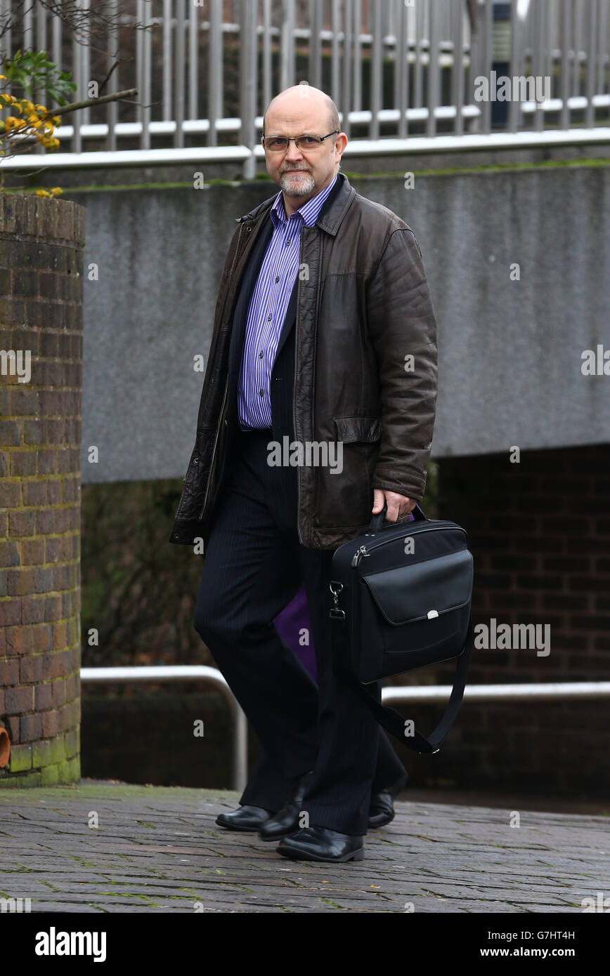 Mike Wilcock arriva a Maidstone Crown Court, Kent, Per la condanna di Maidstone e Tunbridge Wells NHS Trust dopo aver avuto bisogno di un innesto di pelle su ustioni di terzo grado alla sua destra natiche e anca dopo essere stato sottoposto a un'operazione per rimuovere una cisti sul suo rene al Maidstone Hospital di Kent nel settembre 2012. Foto Stock