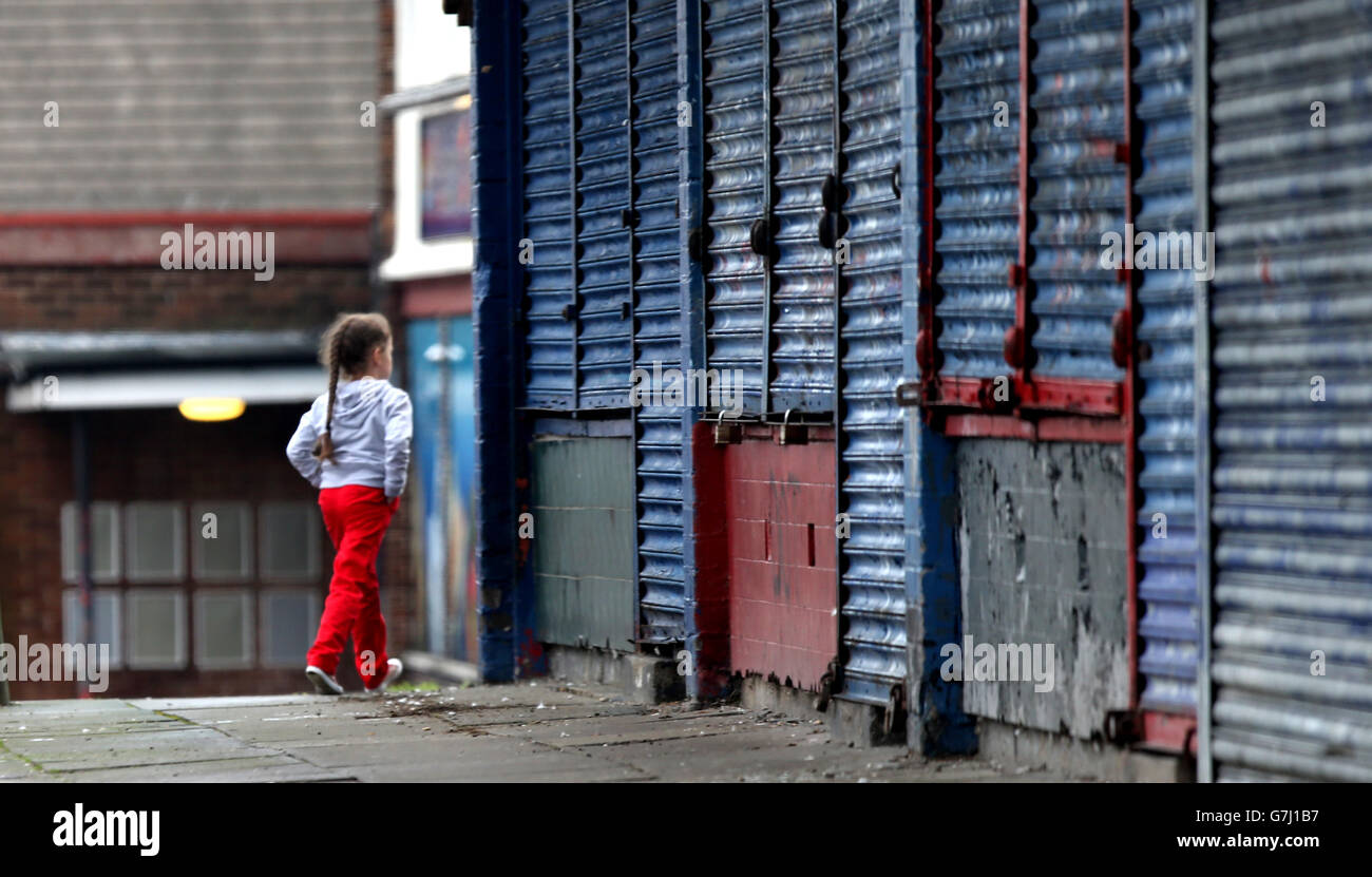 Immagini generiche di una sfilata di negozi a Lee Park Liverpool. Foto Stock