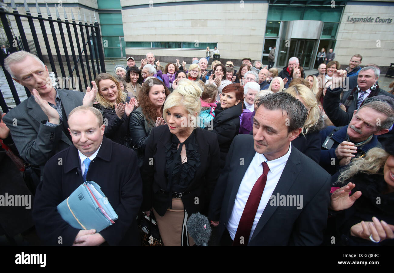 Bernadette Smyth lasciò la Corte dei Magistrati di Belfast dopo che le fu ordinato di fare 100 ore di servizio comunitario e pagare £2,000 di risarcimento per aver molestato il direttore di una clinica Marie Stopes. Foto Stock