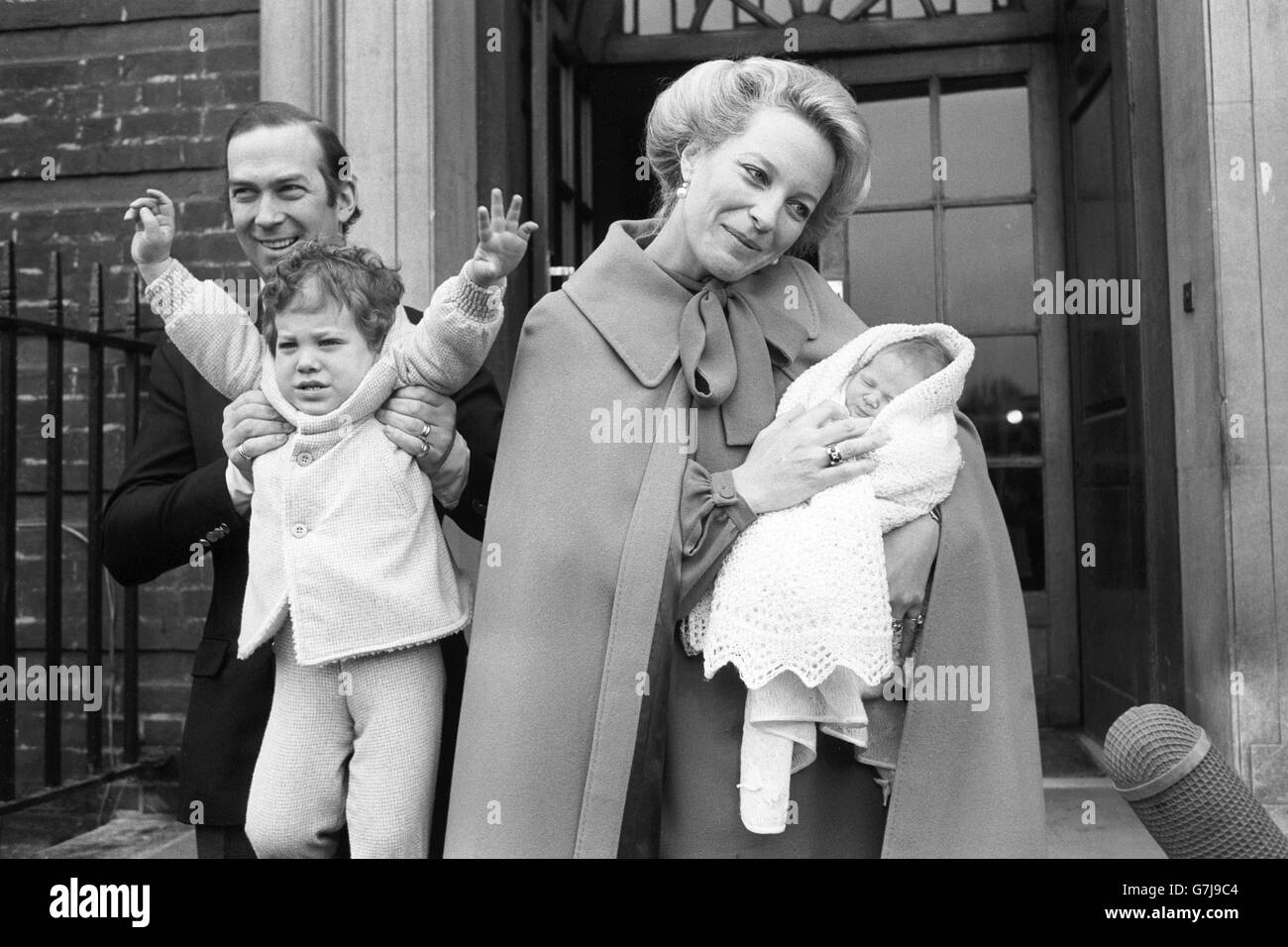 Principe e Principessa Michael di Kent con Lord Frederick Windsor e la loro nuova bambina Lady Gabriella Windsor. Foto Stock