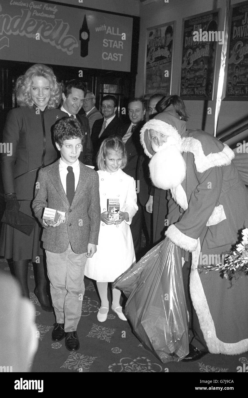 Royalty - La Principessa Michael del Kent e famiglia - Dominion Theatre, Londra Foto Stock