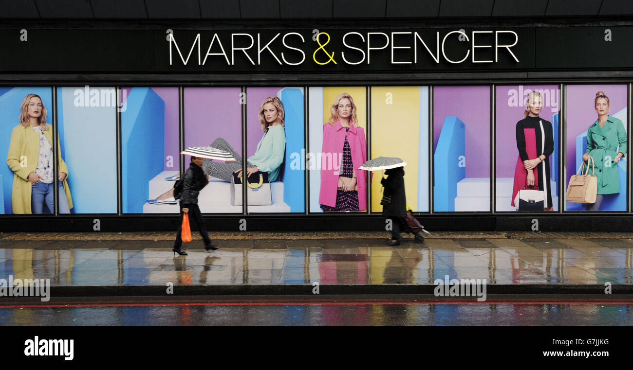 Visione generale di un negozio di vendita al dettaglio Mark and Spencer nel centro di Londra come il suo rapporto più terribile commerciale per la sua divisione di abbigliamento dopo che è stato assestato da problemi di consegna online e condizioni meteorologiche non stagionali. Foto Stock