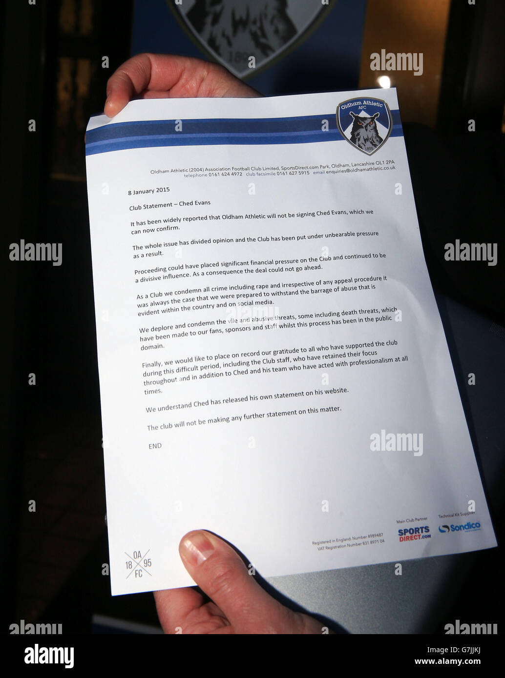 Calcio - Oldham Athletic FC. Una visione della dichiarazione che è stata letta in relazione a Ched Evans, al Boundary Park, Oldham. Foto Stock