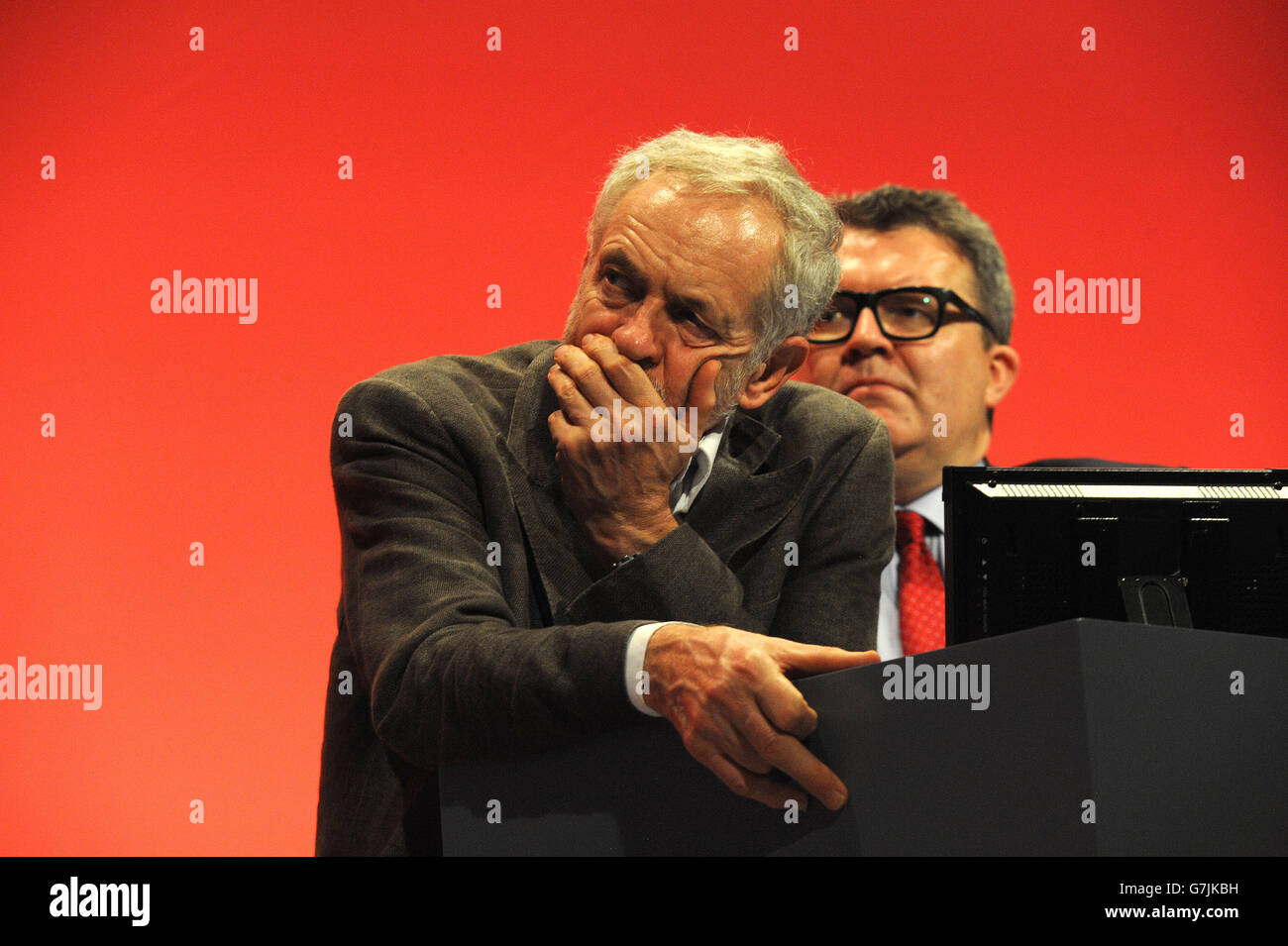 Jeremy Corbyn MP, neo eletto leader del partito laburista e il vice leader, Tom Watson, ascoltare le discussioni della conferenza. Foto Stock