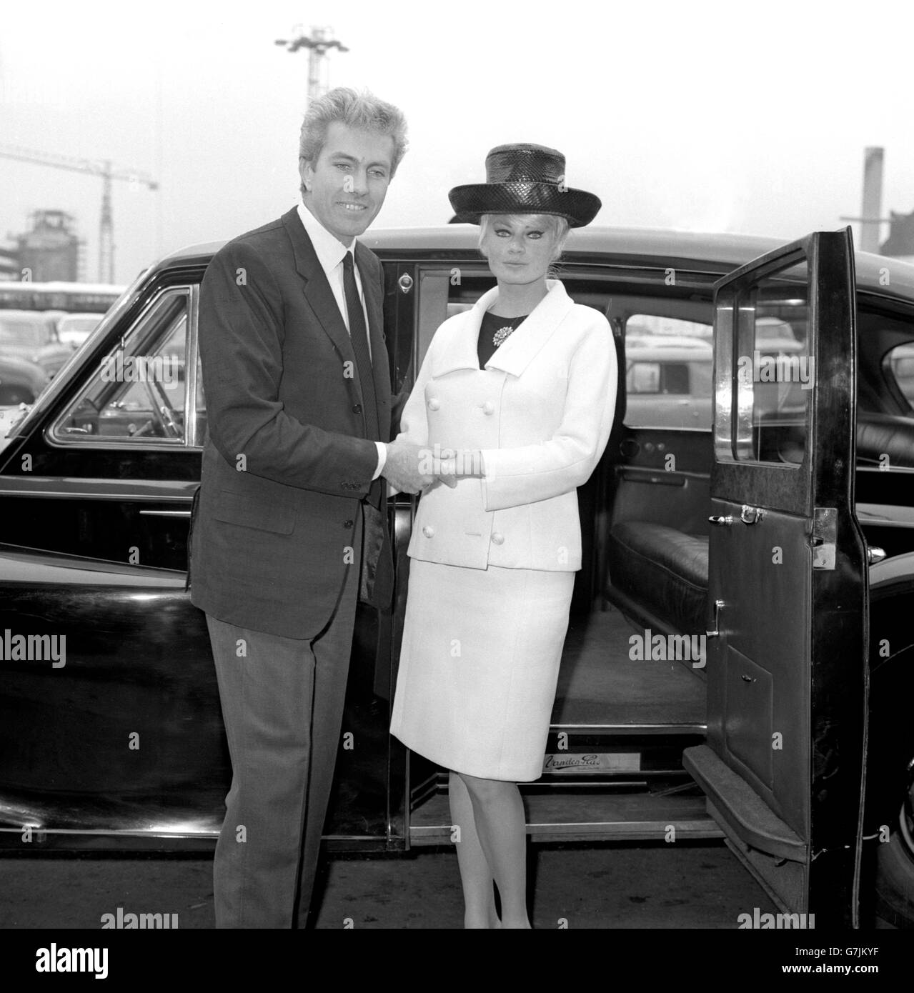 Intrattenimento - Anita Ekberg - Aeroporto di Londra Foto Stock