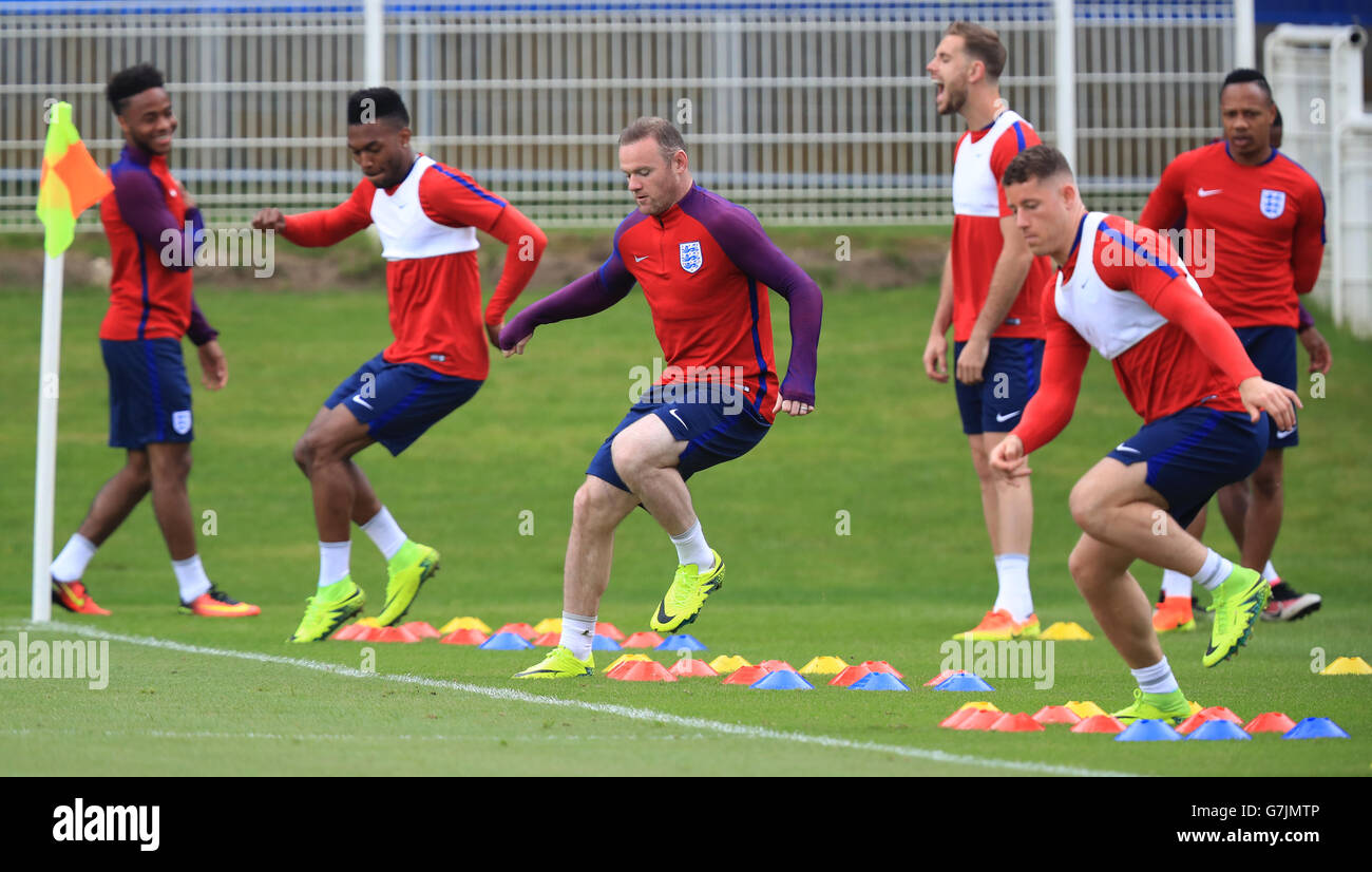 Wayne Rooney in Inghilterra durante una sessione di allenamento allo Stade de Bourgogones di Chantilly. PREMERE ASSOCIAZIONE foto. Data immagine: Domenica 26 giugno 2016. Vedi PA storia CALCIO Inghilterra. Il credito fotografico dovrebbe essere: Mike Egerton/PA Wire. Foto Stock