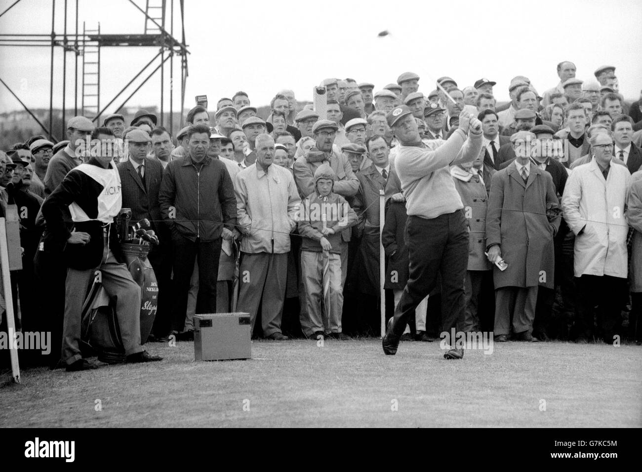 Golf - il Campionato Open - St Andrew's. Jack Nicklaus guida dal quarto tee Foto Stock