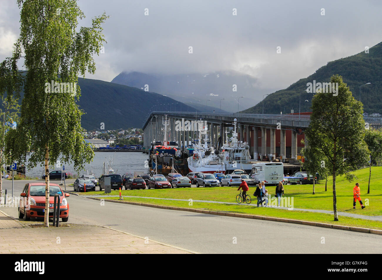 Una vista del ponte in Tromso, Norvegia. L'estate. Foto Stock