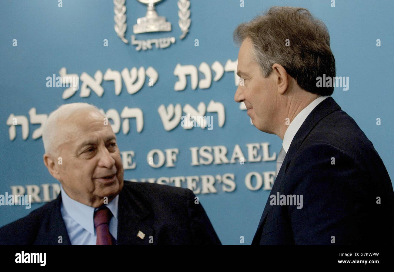 Il primo ministro britannico Tony Blair (a sinistra) incontra il suo omologo israeliano Ariel Sharon. Foto Stock