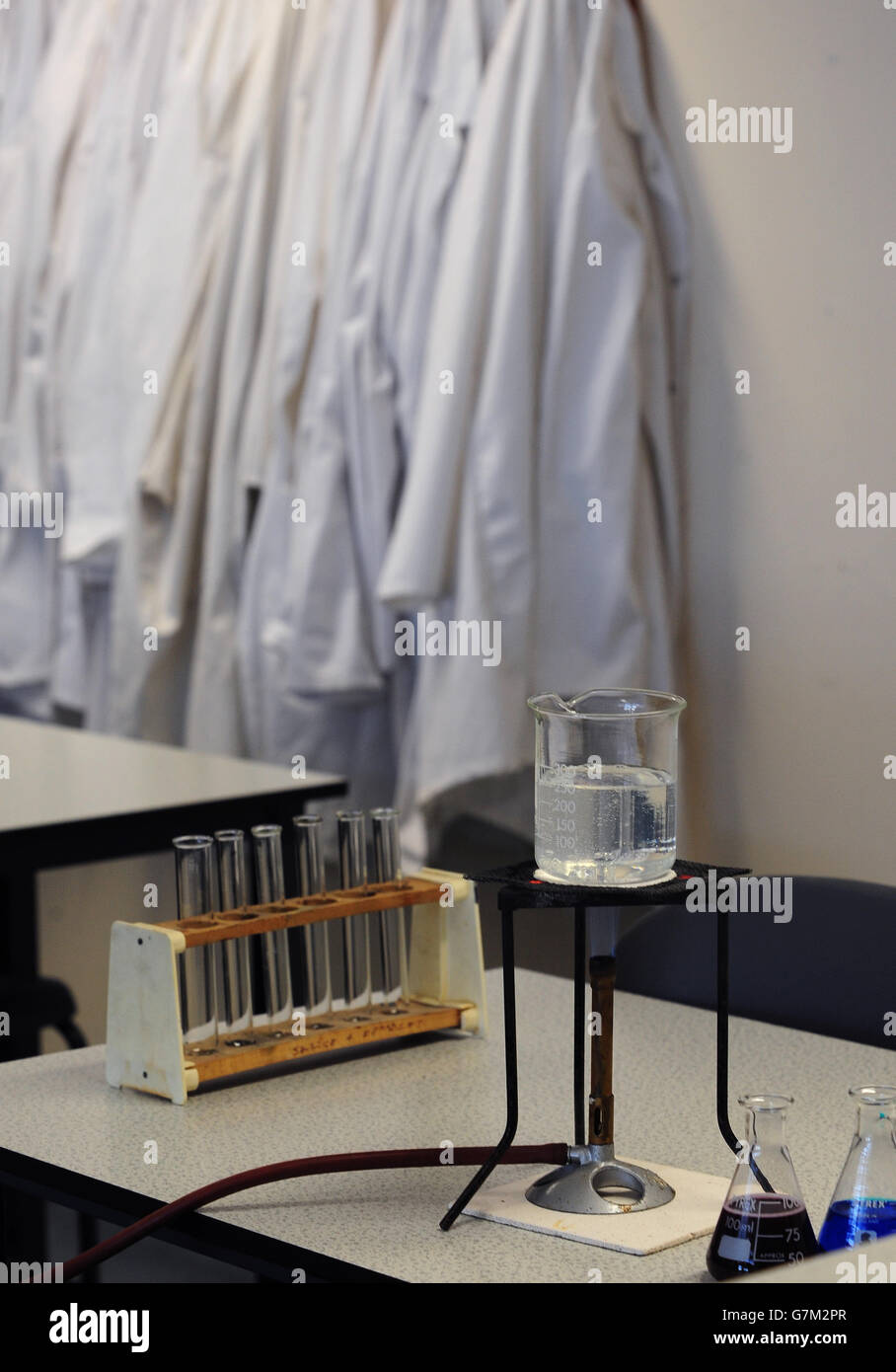 Stock scientifico. L'apparato scientifico è allestito in una classe. Foto Stock