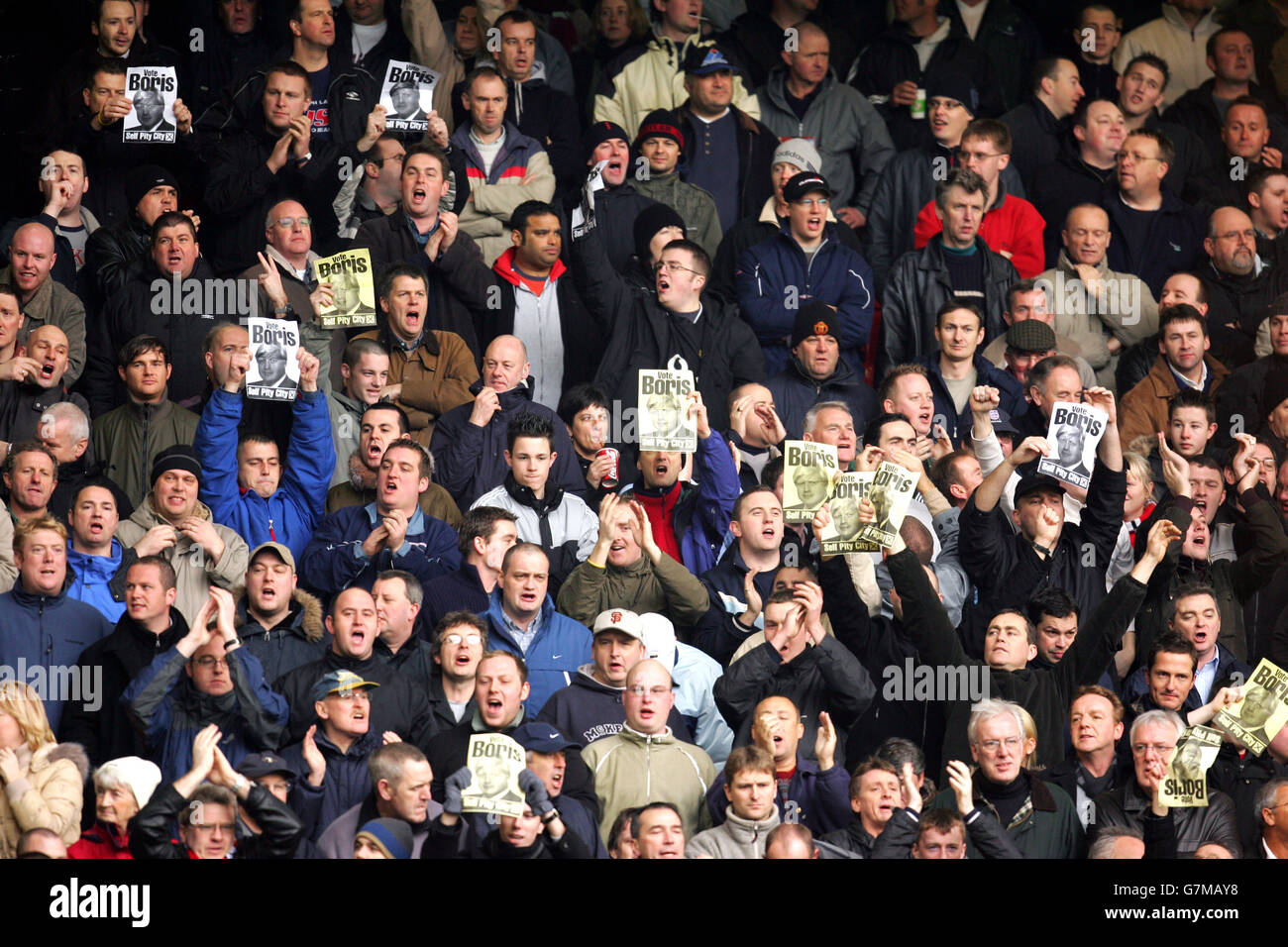 I fan di Manchester United puntano il divertimento ai fan di Liverpool I commenti di Boris Johnson su The Spectator Magazine Foto Stock