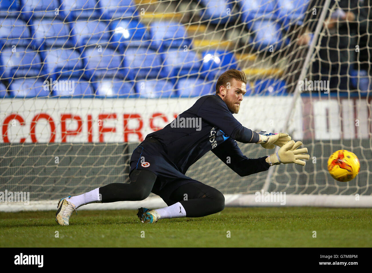 Calcio - Campionato Sky Bet - Reading v Wigan Athletic - Stadio Madejski. Portiere Mikkel Andersen, lettura. Foto Stock