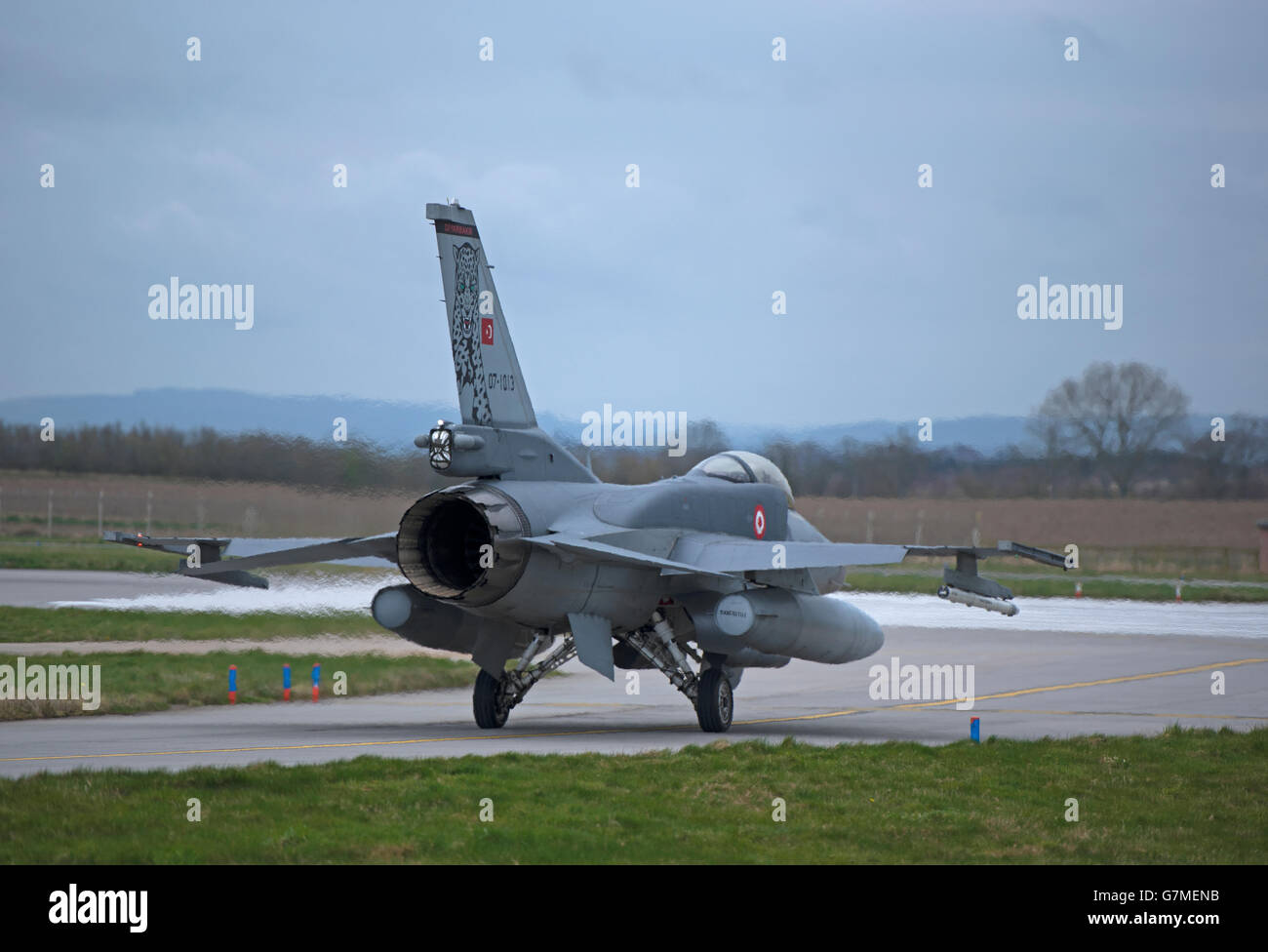 Turkish Air Force General Dynamics F16 sedile unico fighter Jet Reg serie 07-1002 Joint RAF Lossiemouth esercizio. SCO 10,494 Foto Stock