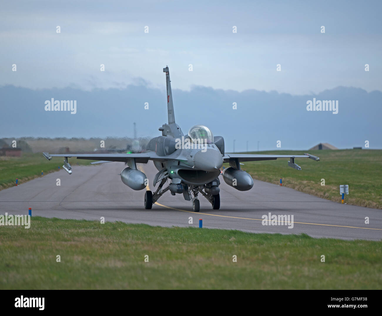 Turkish Air Force General Dynamics F16 sedile unico fighter Jet Reg serie 07-1002 Joint RAF Lossiemouth esercizio. SCO 10.495 Foto Stock