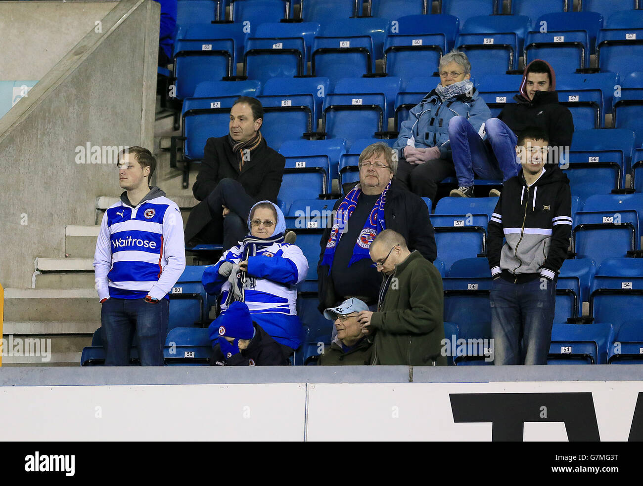 Calcio - Sky Bet Championship - Millwall v Reading - The Den. Ventilatori di lettura nei supporti Foto Stock