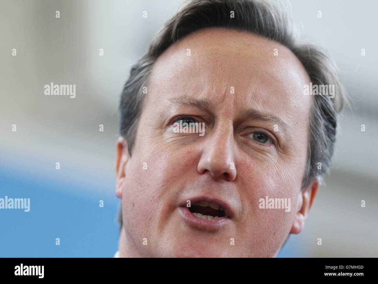 Il primo Ministro David Cameron parla durante una visita alla Kingsmead School di Enfield, Londra. PREMERE ASSOCIAZIONE foto. Data immagine: Lunedì 2 febbraio 2015. Il credito fotografico dovrebbe essere: Filo Yui Mok/PA Foto Stock