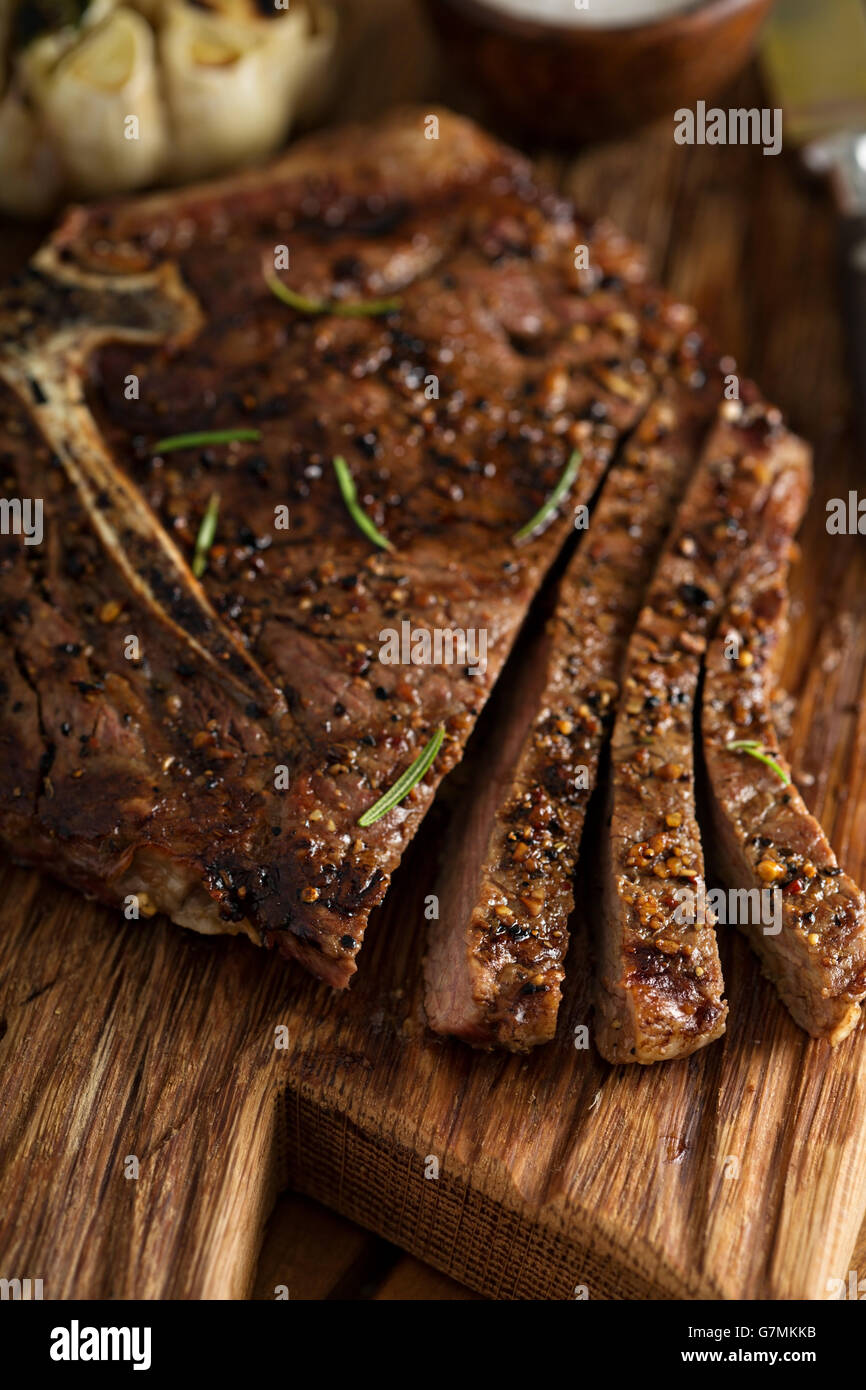 Bistecca cotta su di una griglia Foto Stock