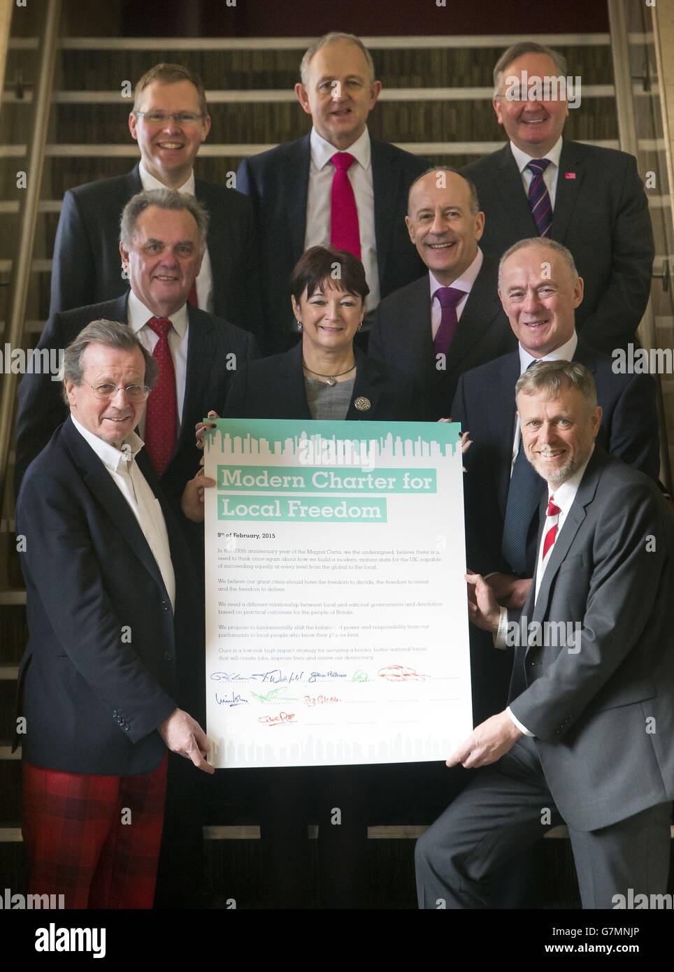 I leader del Consiglio hanno firmato una carta che descrive le potenze che le città e le loro regioni devono migliorare la vita e stimolare l'economia in vista del Core Cities UK devolution Summit presso la Glasgow Royal Concert Hall. Foto Stock