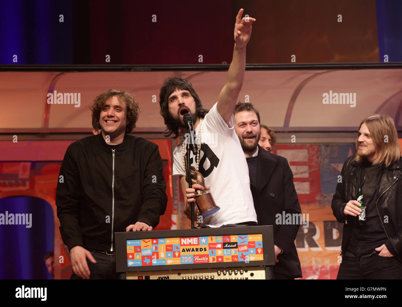 Sergio Pizzorno of Kasabian raccoglie il premio Best Album Award durante il NME Awards 2015 con Austin, Texas, presso la O2 Brixton Academy di Londra. PREMERE ASSOCIAZIONE foto. Data immagine: Mercoledì 18 febbraio 2015. Vedere la storia di PA SHOWBIZ NME. Il credito fotografico dovrebbe essere: Filo Yui Mok/PA Foto Stock