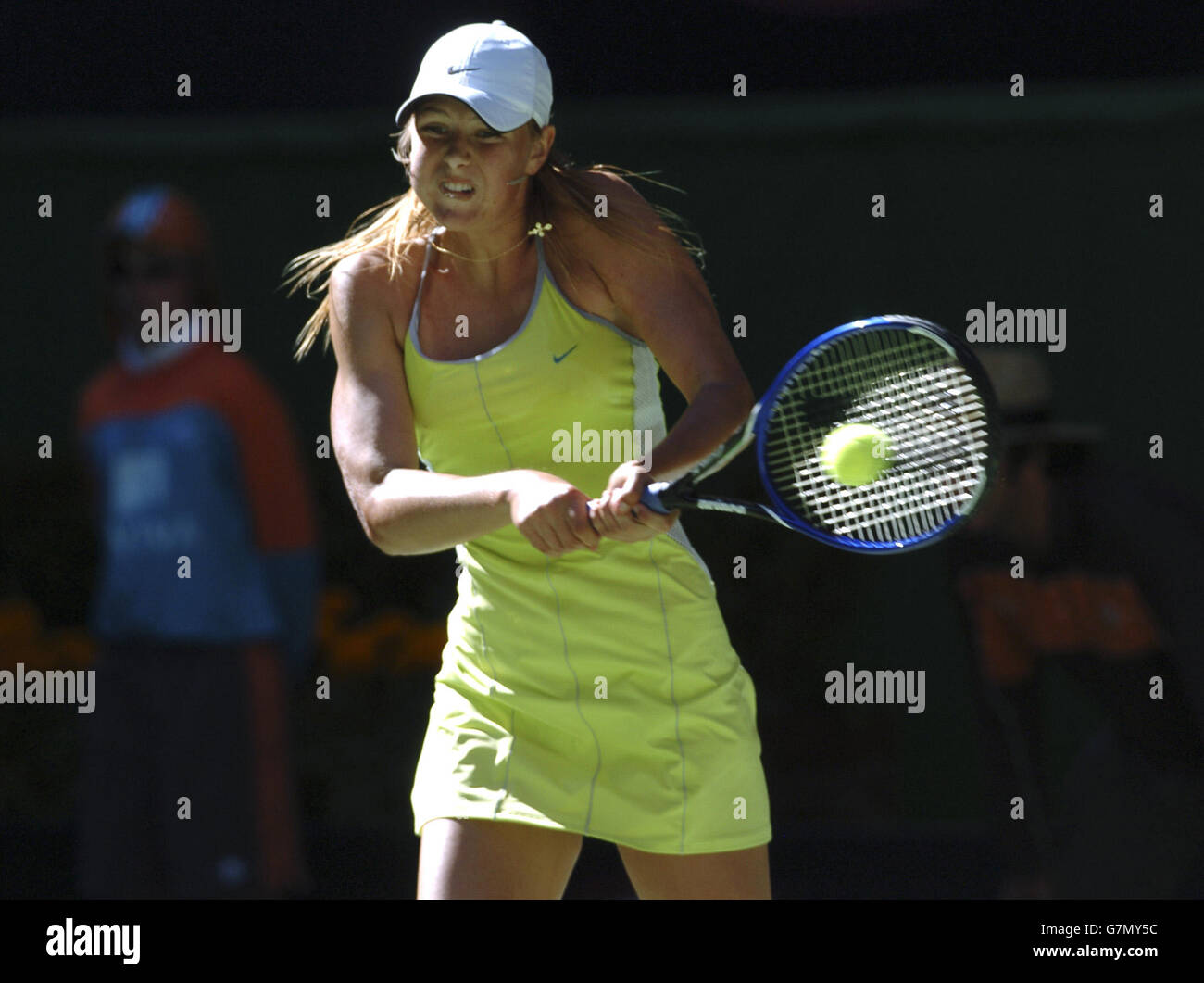 Tennis - Australian Open 2005 - Femminile's Forth Round. Maria Sharapova in azione durante la sua partita contro Silvia farina Elia Foto Stock