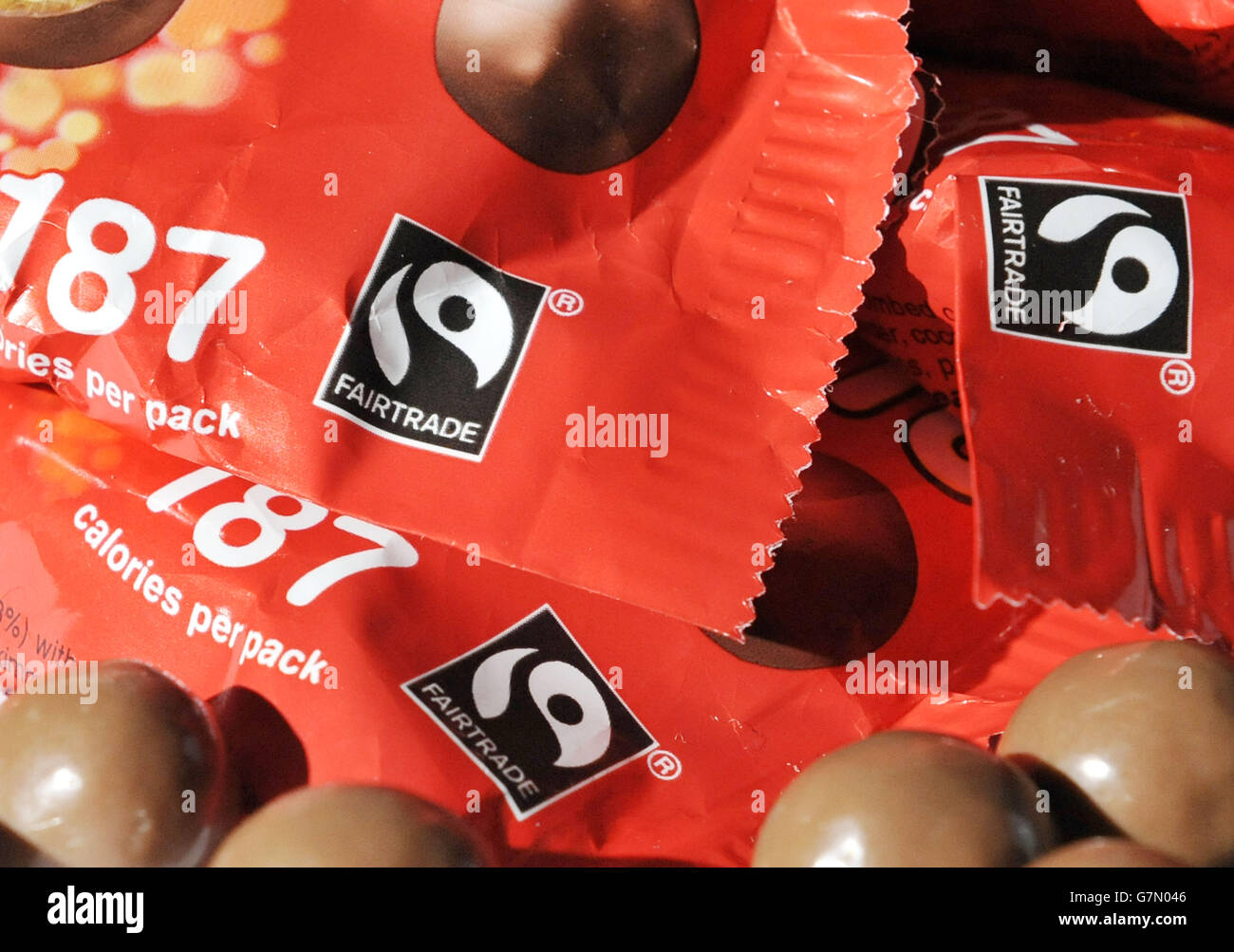 Una visione di confezioni di Maltesers realizzate da Mars Incorporated che mostrano il logo del cacao certificato Fairtrade. Foto Stock