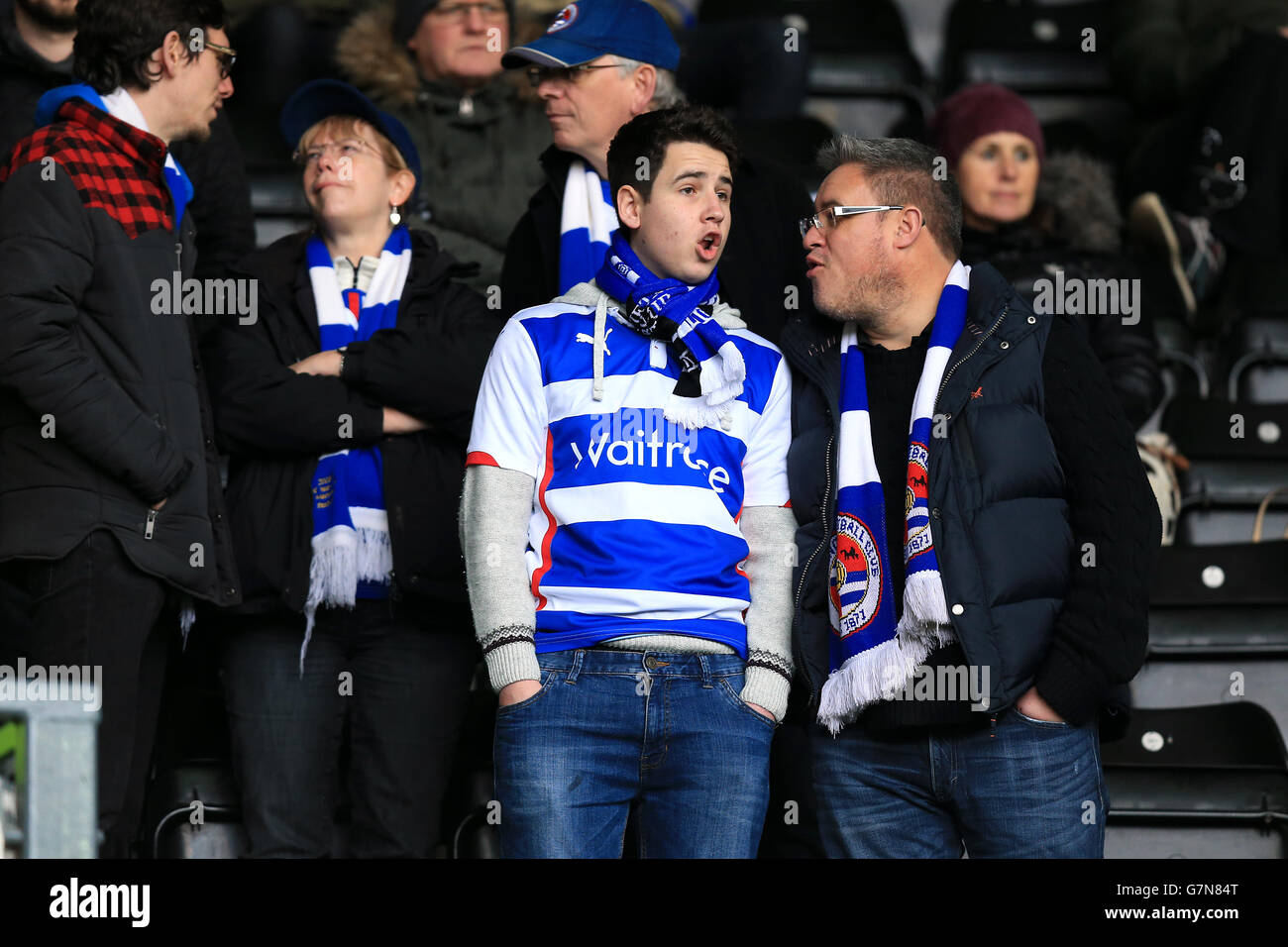 Calcio - fa Cup - Fifth Round - Derby County / Reading - iPro Stadium. Gli appassionati di lettura negli stand dell'iPro Stadium Foto Stock