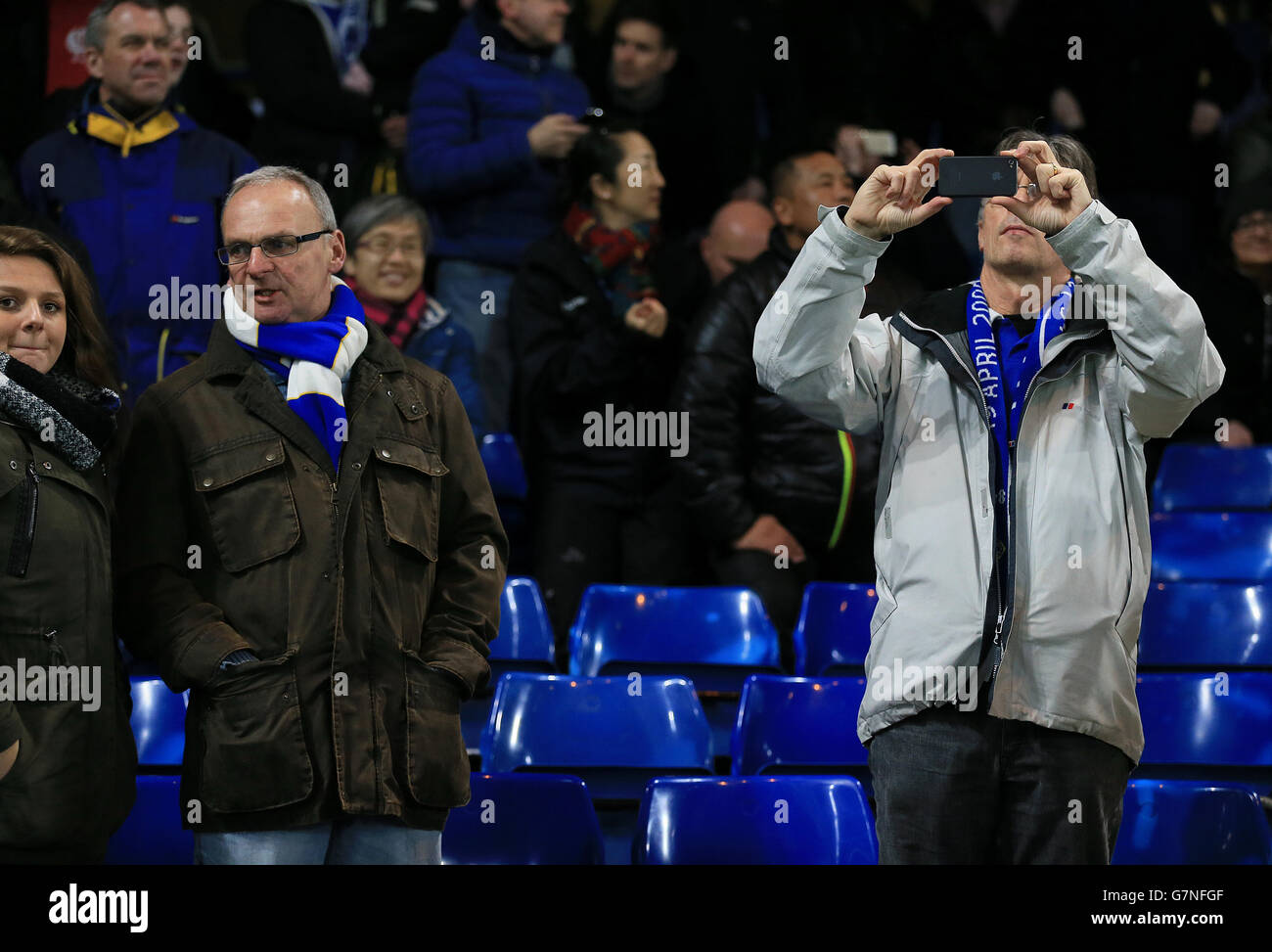 Calcio - Barclays Premier League - Chelsea v Everton - Stamford Bridge. I tifosi di Everton nelle tribune di Stamford Bridge. Foto Stock