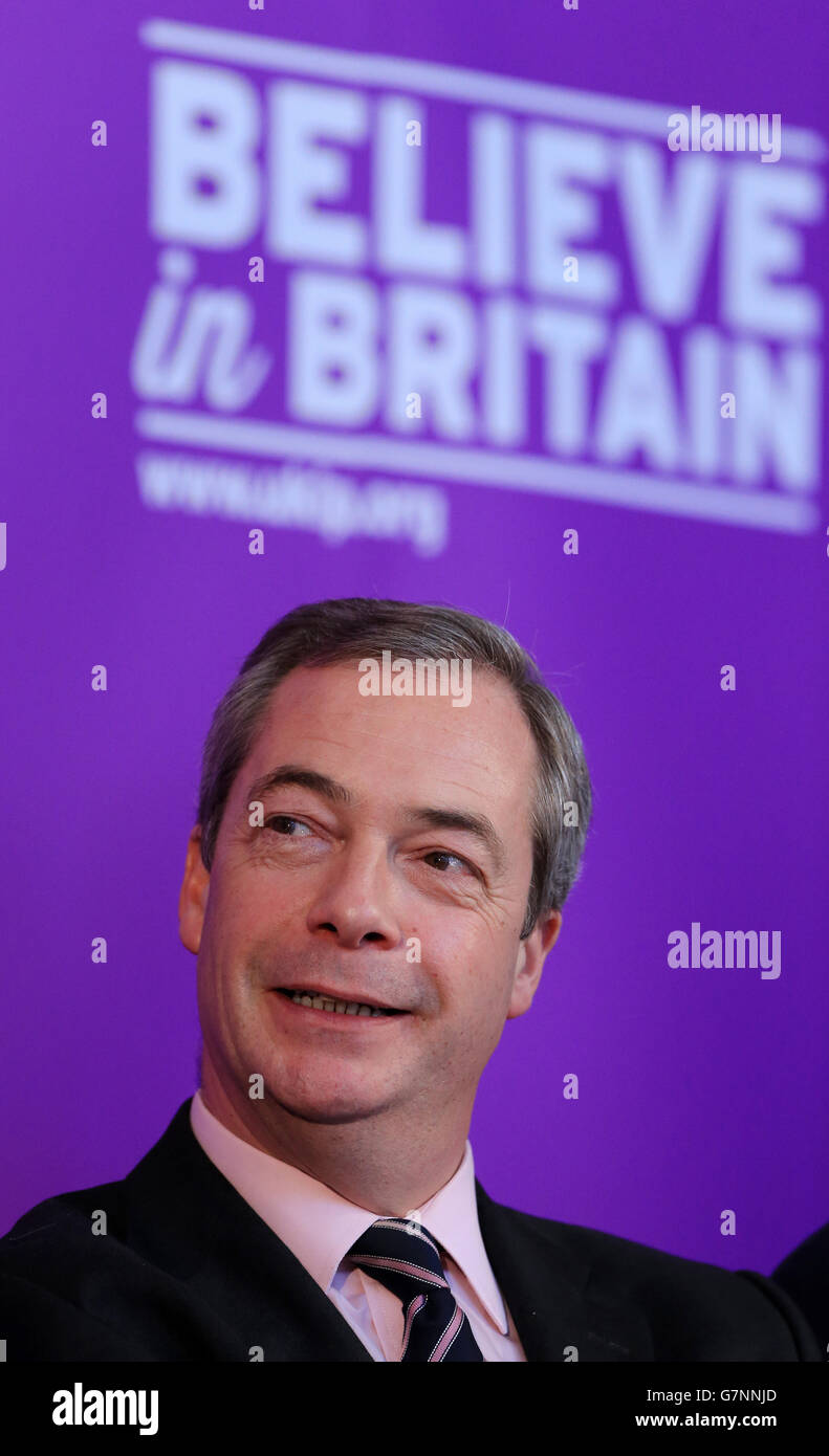 Visita di Farage a Rochester. 3 miliardi all'anno nel servizio sanitario. Foto Stock