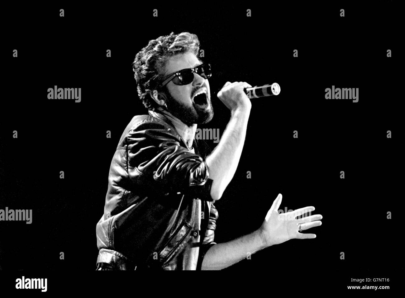 Concerto di aiuti dal vivo - Stadio di Wembley. George Michael di Wham che si esibisce al Live Aid. Foto Stock