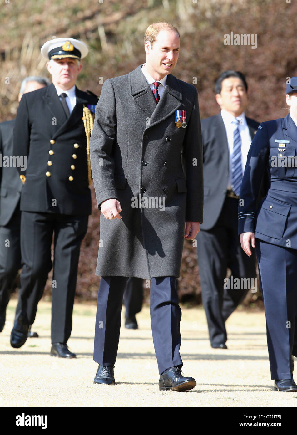 Il Duca di Cambridge visita il cimitero delle tombe di guerra del Commonwealth di Hogogoaya a Yokohama, appena fuori dalla capitale di Tokyo, durante il secondo giorno del suo viaggio in Giappone. Foto Stock