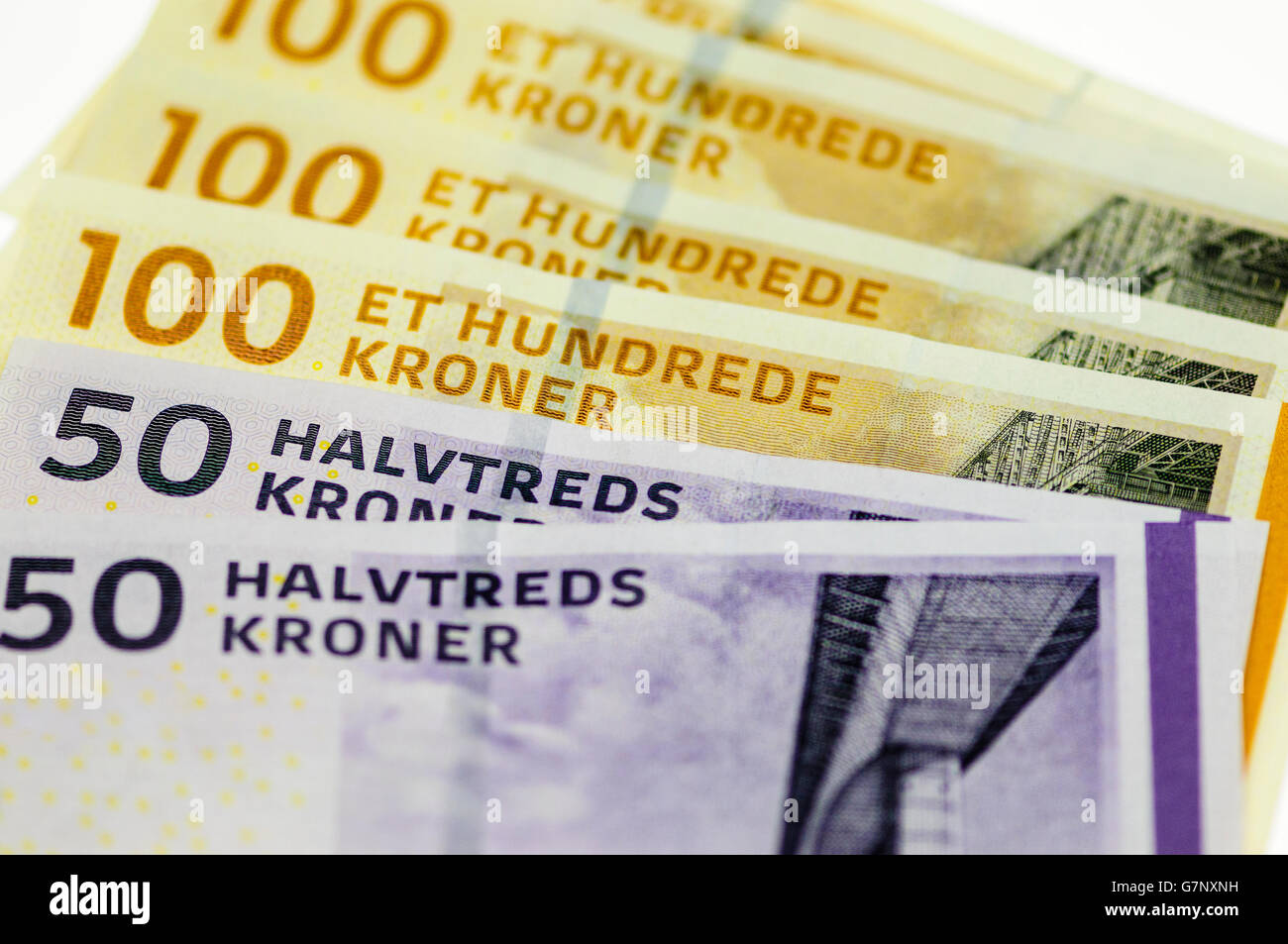 Pila di danese 100 e 50 corone note Foto Stock