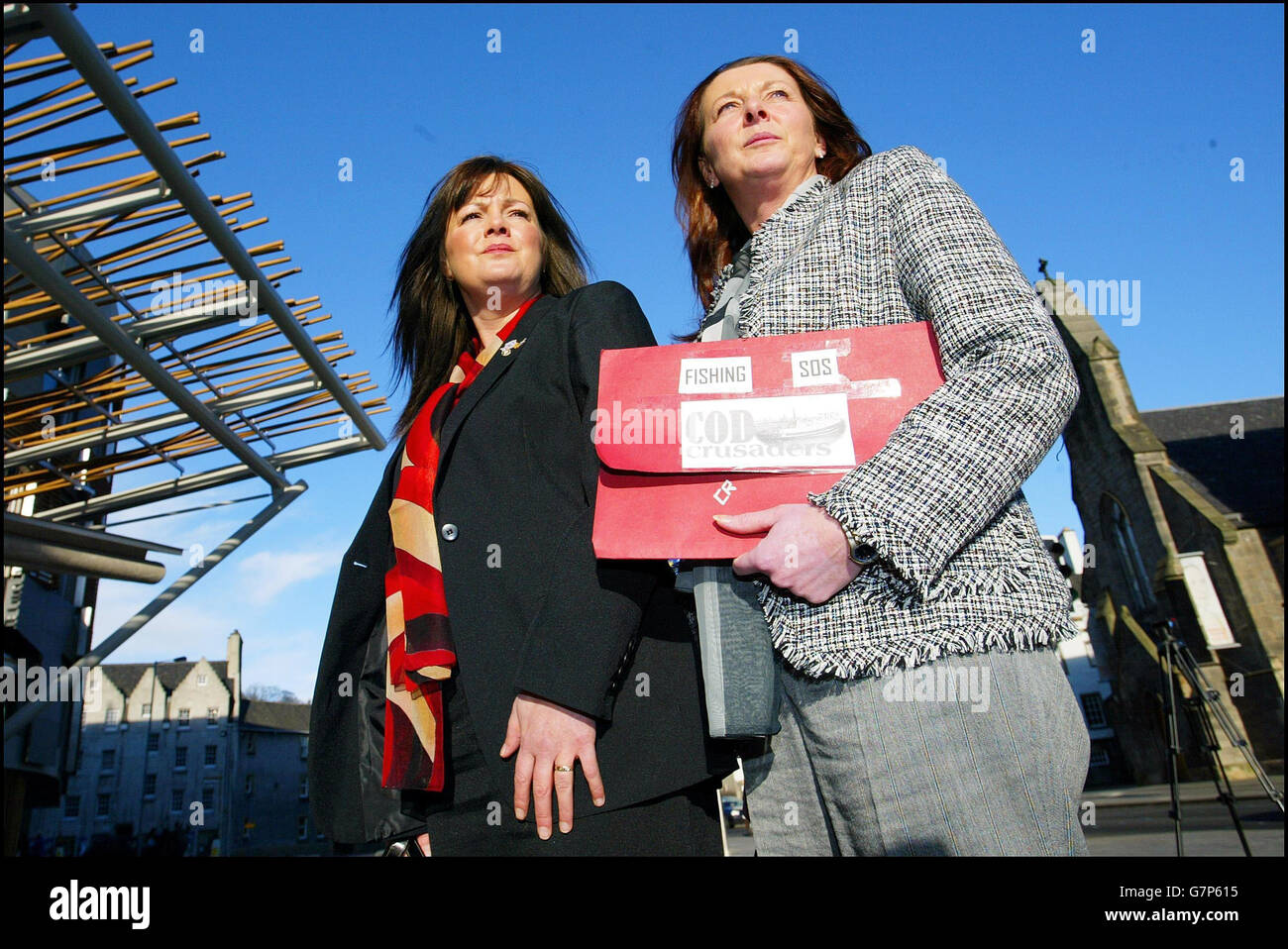 Carol MacDonald (sinistra) e Morag Ritchie sono in viaggio verso la commissione per le petizioni per quanto riguarda le quote di cattura del merluzzo bianco. Foto Stock